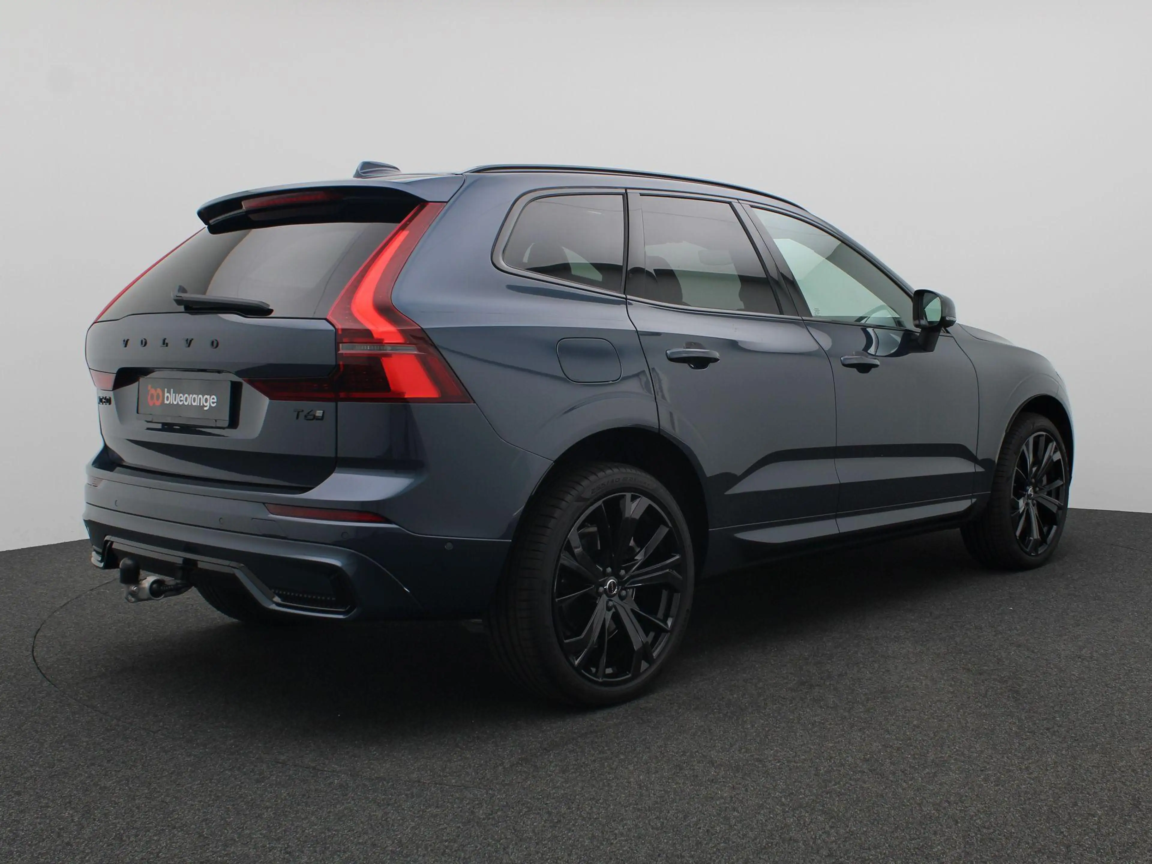 Volvo XC60 2.0 T6 Plug-in hybrid AWD Plus Black Edition 350PK — photo 3