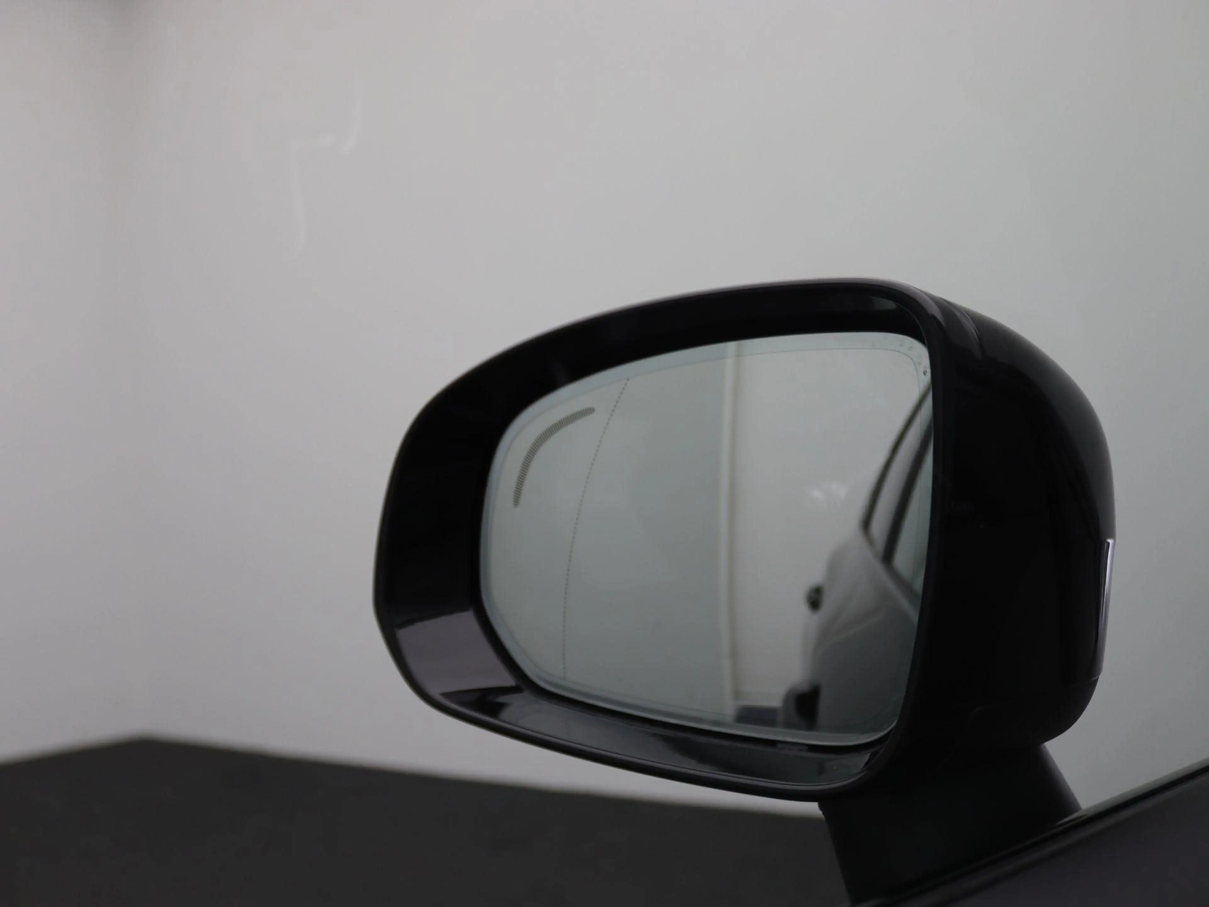 Volvo XC60 2.0 T6 Plug-in hybrid AWD Plus Black Edition 350PK — photo 31