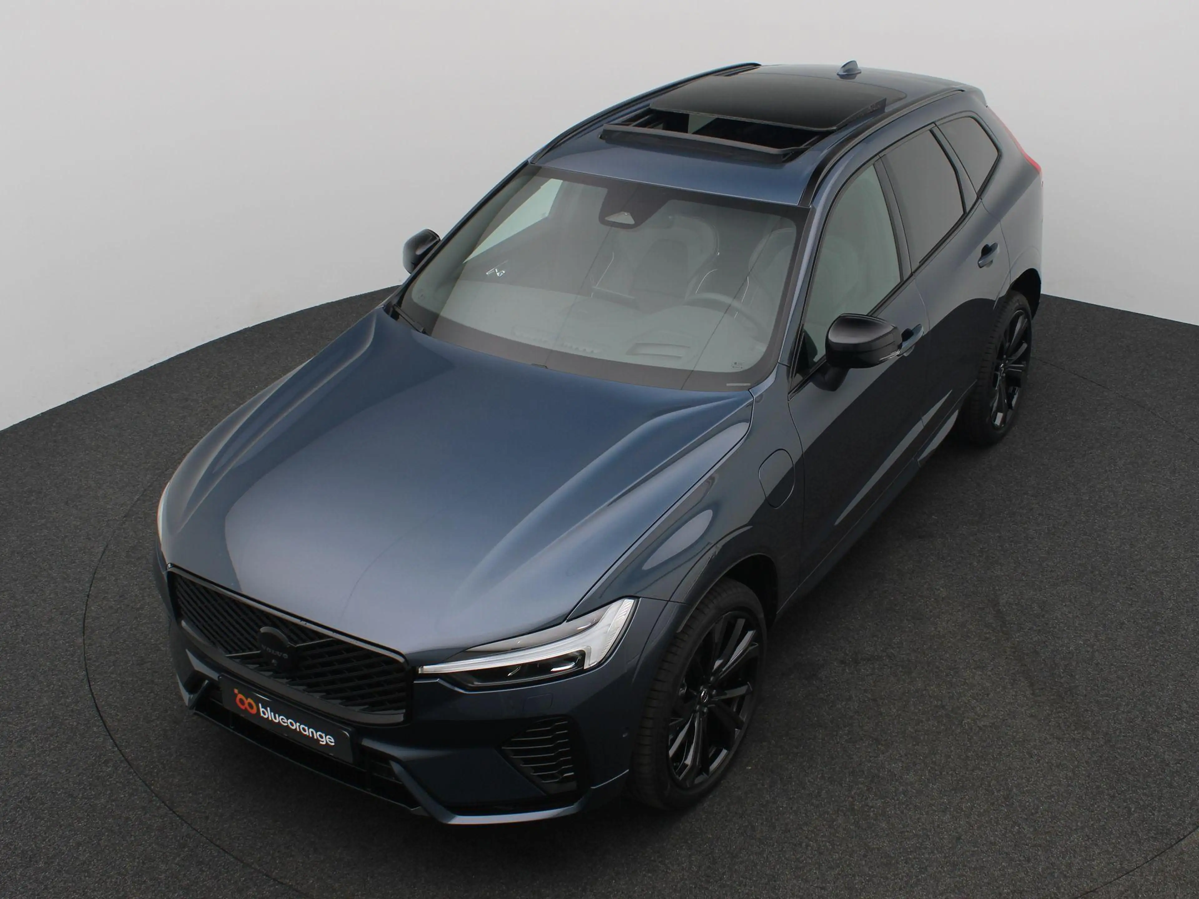 Volvo XC60 2.0 T6 Plug-in hybrid AWD Plus Black Edition 350PK — photo 14