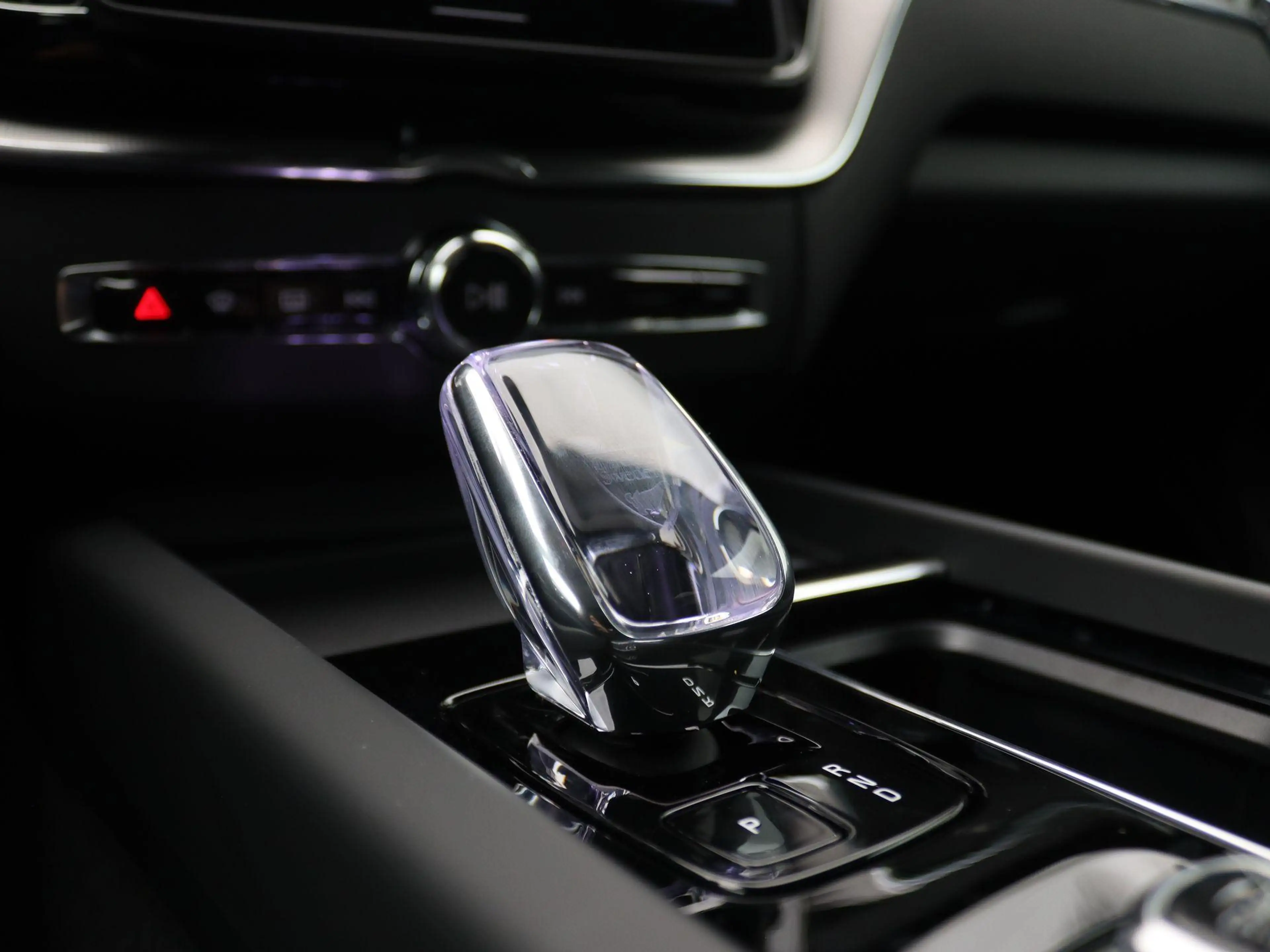 Volvo XC60 2.0 T6 Plug-in hybrid AWD Plus Black Edition 350PK — photo 33