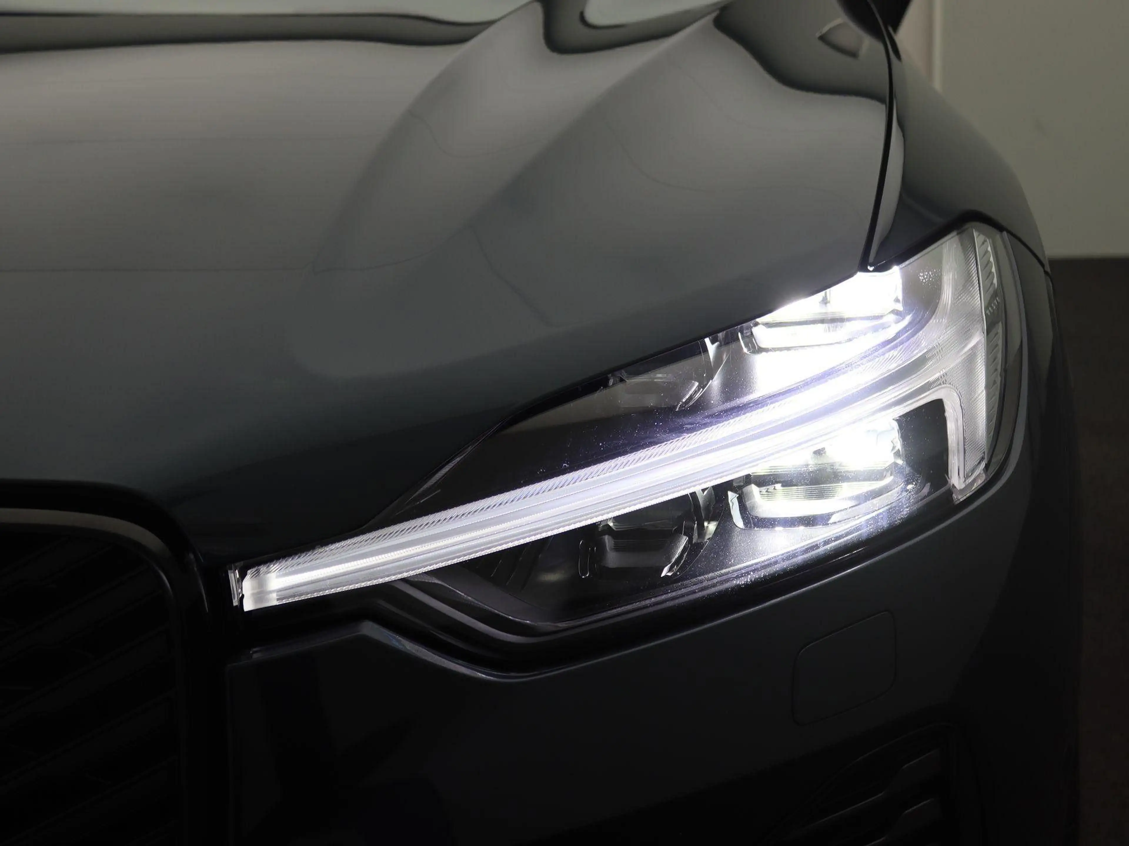 Volvo XC60 2.0 T6 Plug-in hybrid AWD Plus Black Edition 350PK — photo 49
