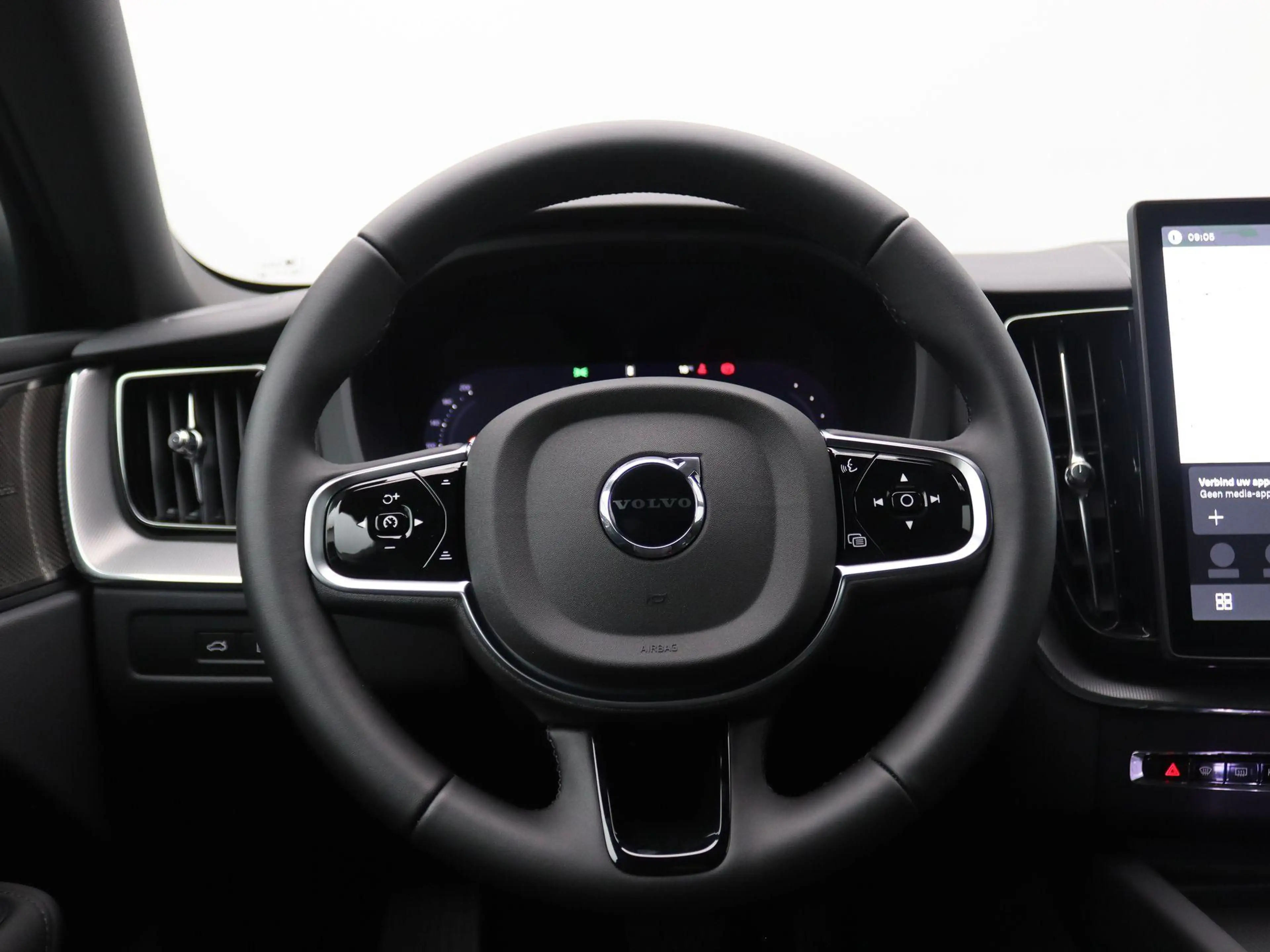 Volvo XC60 2.0 T6 Plug-in hybrid AWD Plus Black Edition 350PK — photo 18