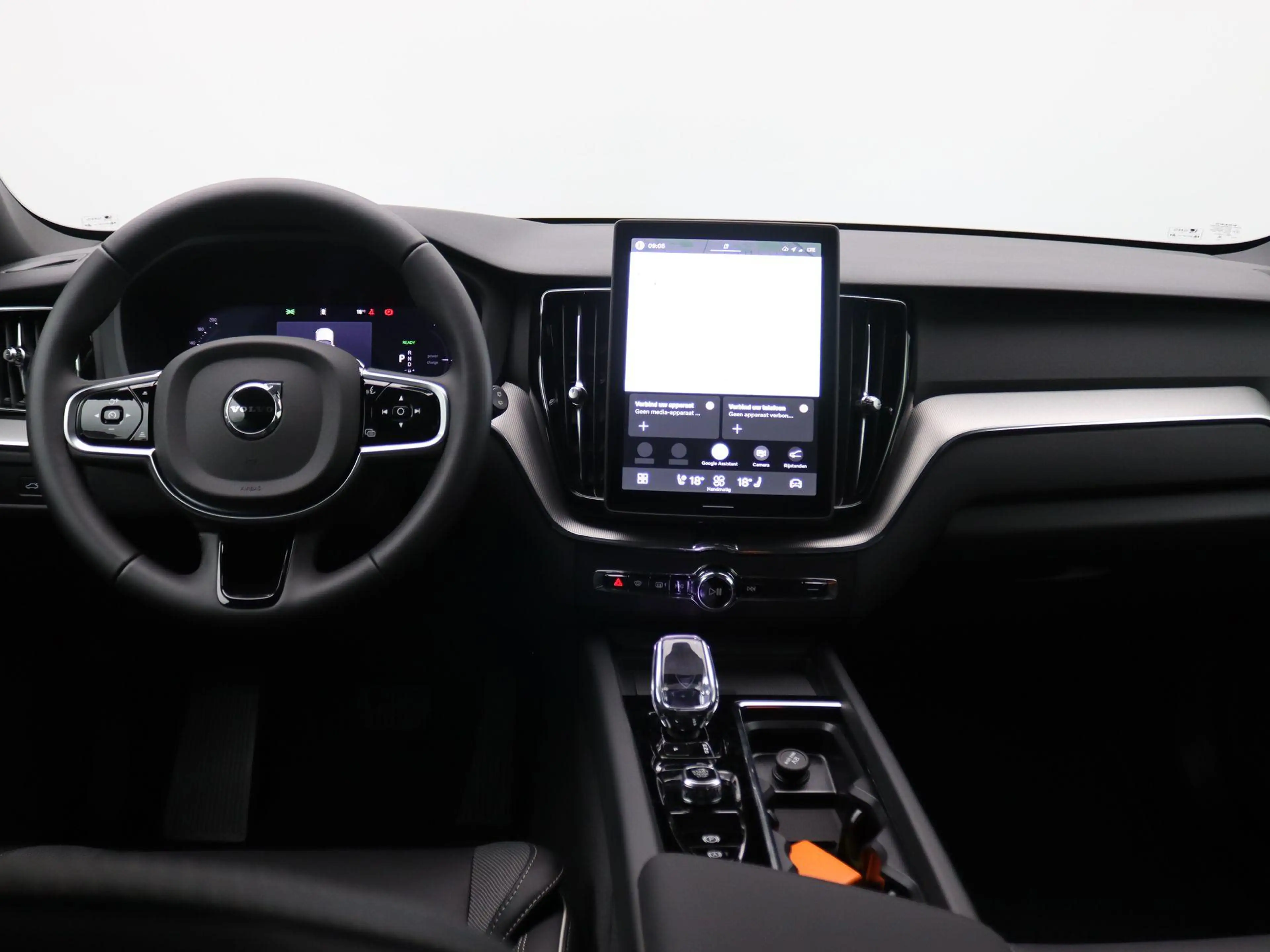 Volvo XC60 2.0 T6 Plug-in hybrid AWD Plus Black Edition 350PK — photo 17