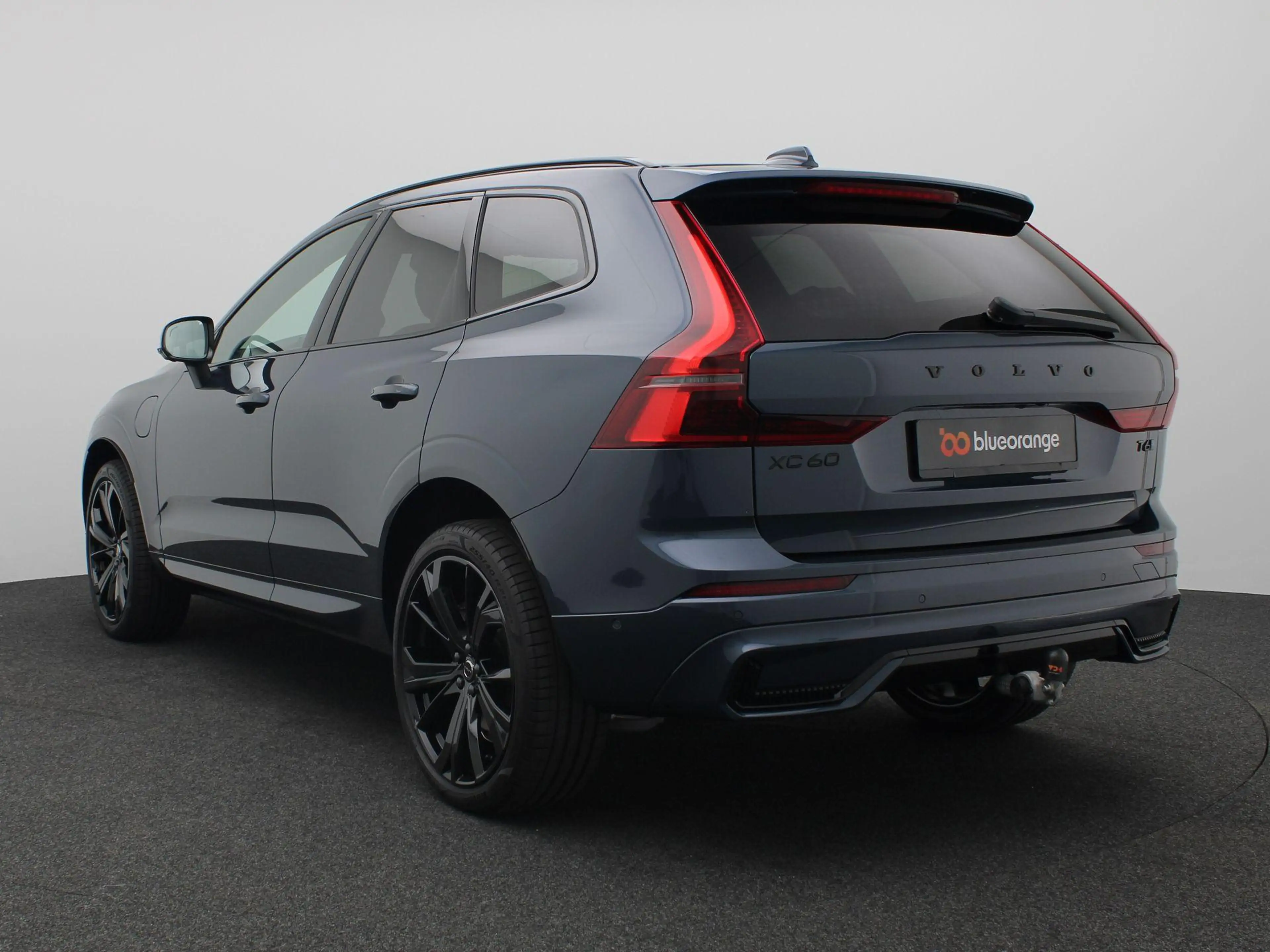 Volvo XC60 2.0 T6 Plug-in hybrid AWD Plus Black Edition 350PK — photo 10