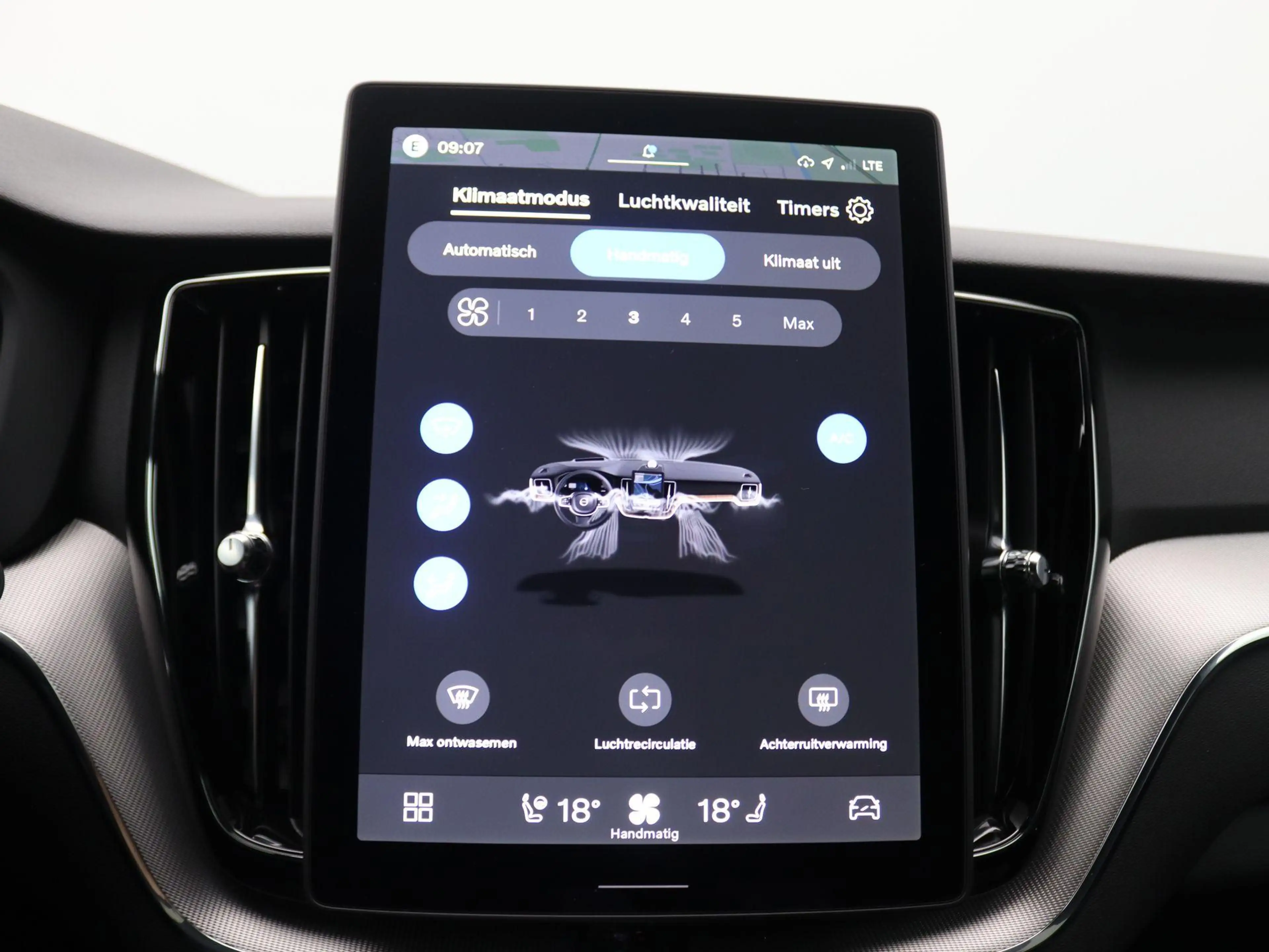 Volvo XC60 2.0 T6 Plug-in hybrid AWD Plus Black Edition 350PK — photo 27