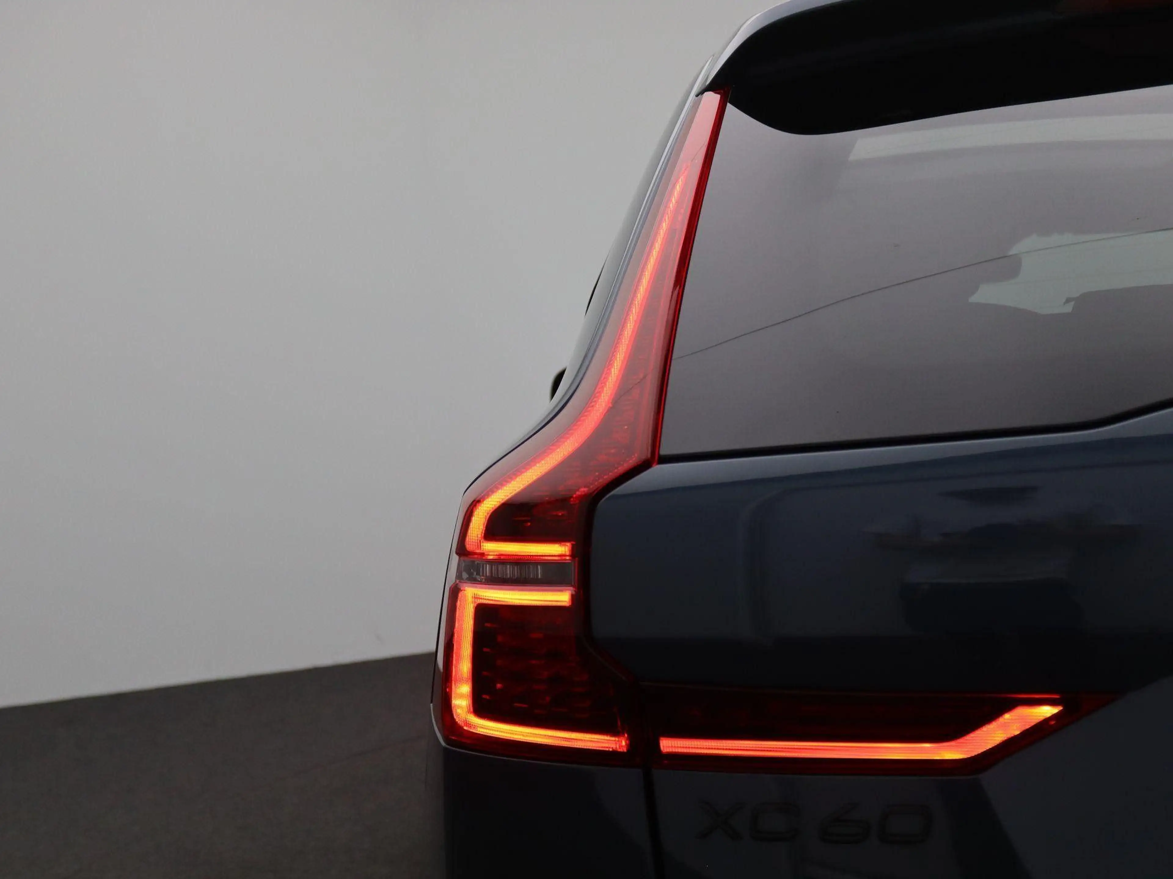 Volvo XC60 2.0 T6 Plug-in hybrid AWD Plus Black Edition 350PK — photo 50