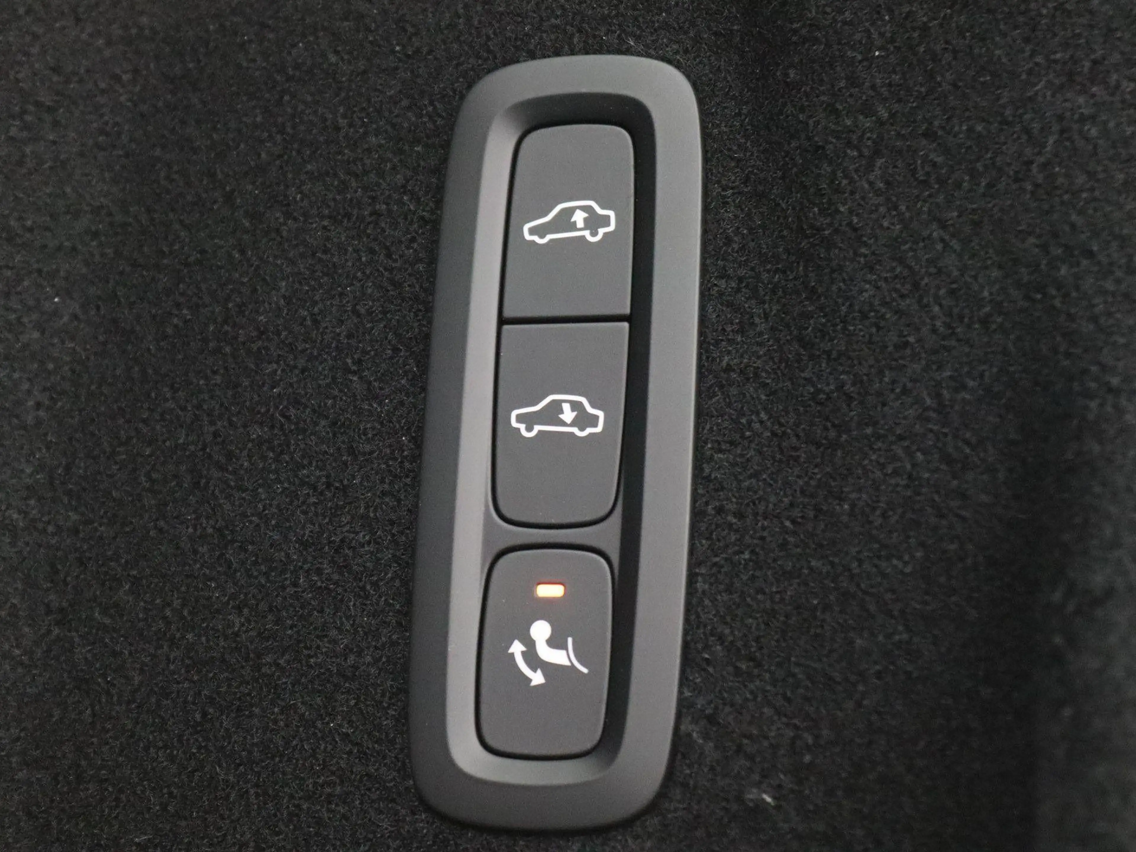 Volvo XC60 2.0 T6 Plug-in hybrid AWD Plus Black Edition 350PK — photo 46