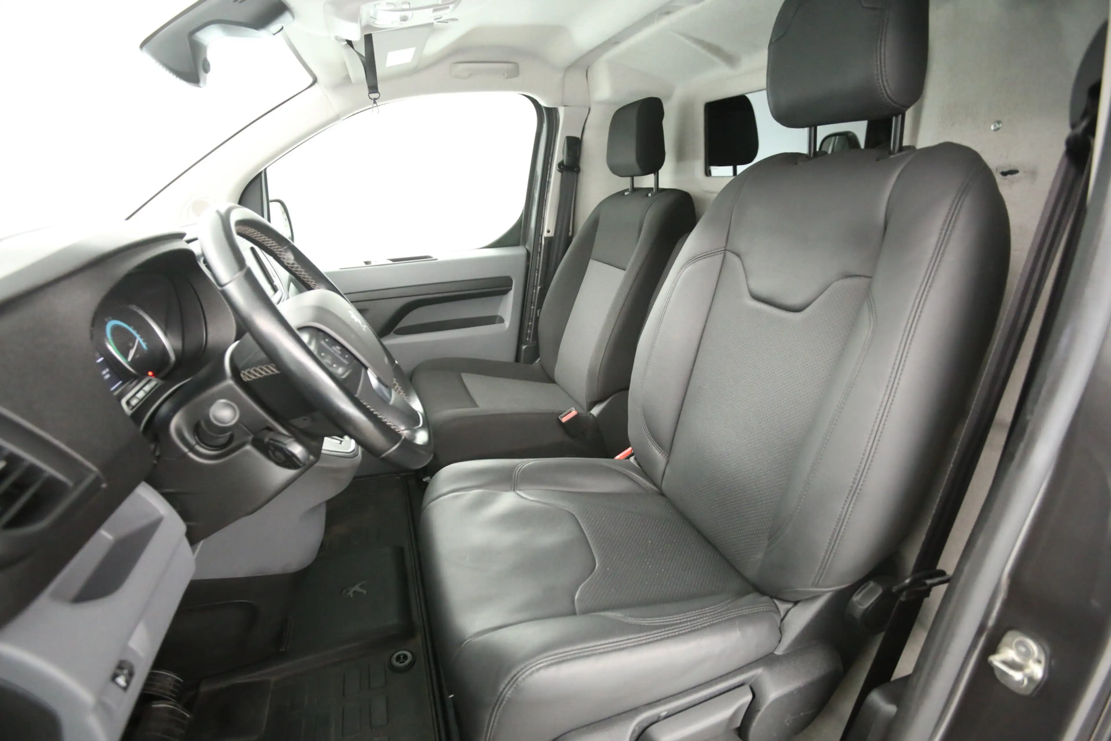 Citroen Jumpy E-Jumpy Peugeot E-Expert Standard Premium 75 kWh L — photo 11
