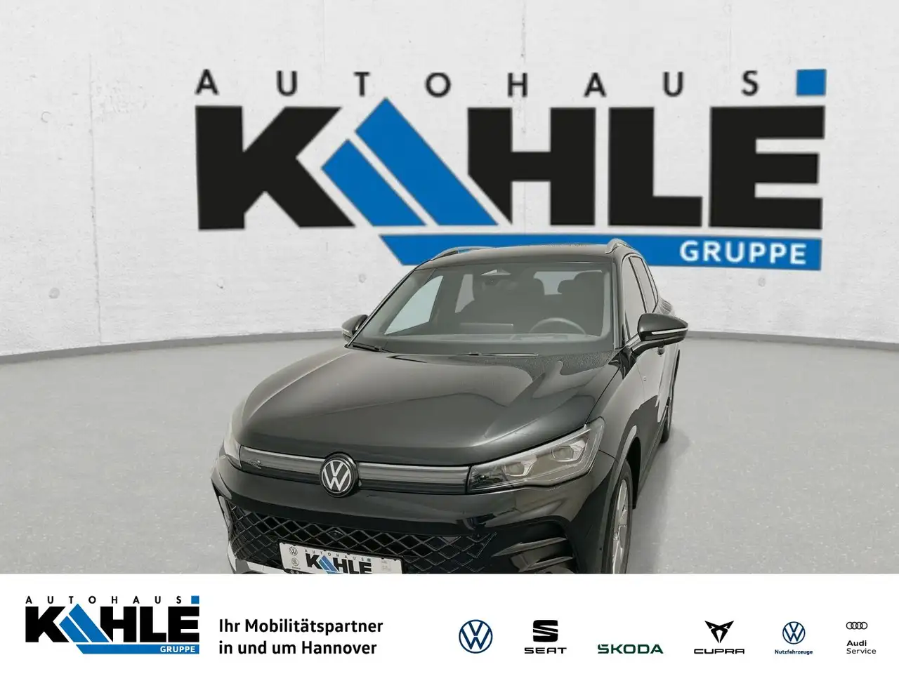 Volkswagen Tiguan R-Line 2.0 TDI DSG CarPlay Matrix ACC LED — photo 1 of 15