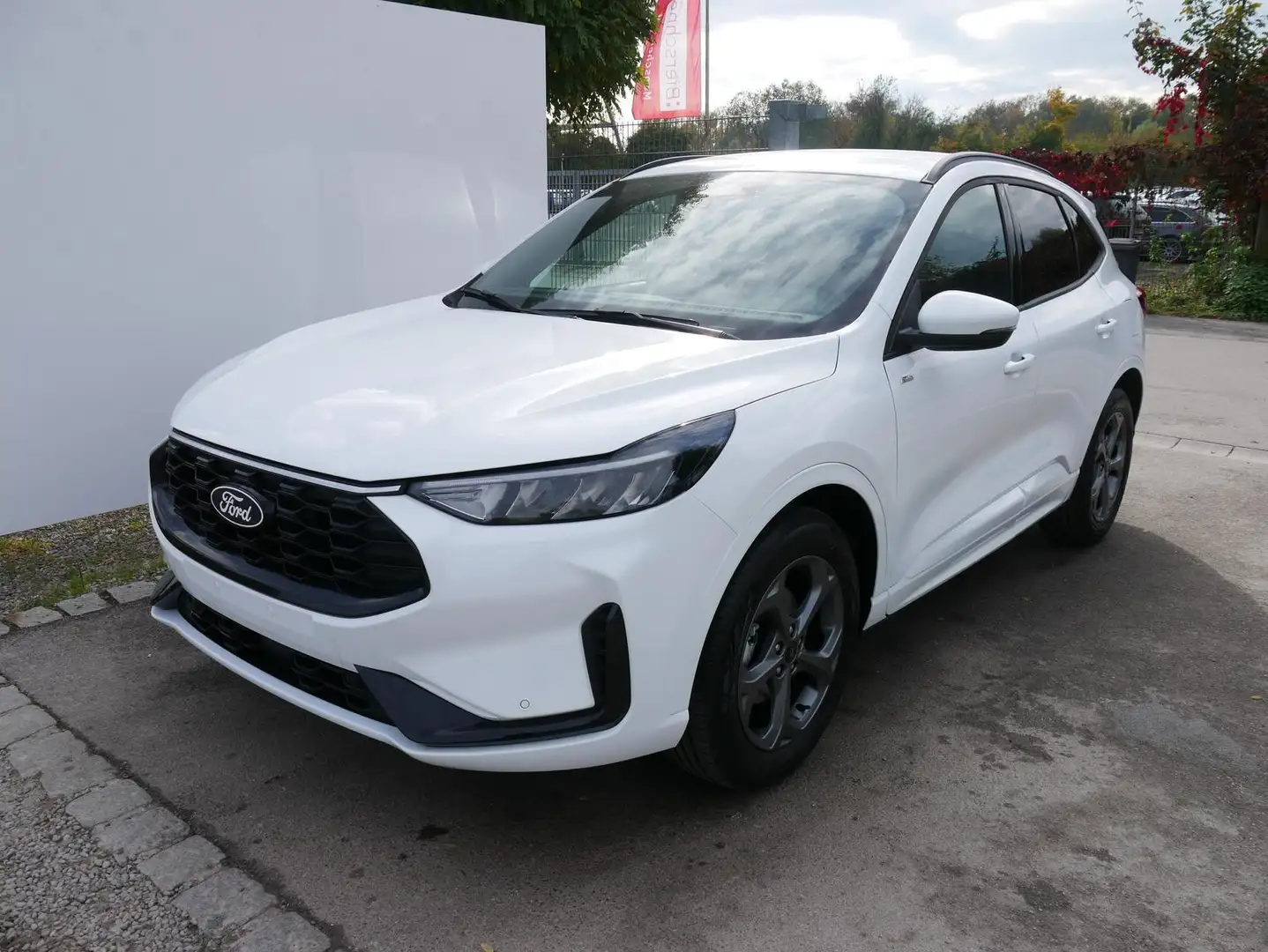 Ford Kuga ST-Line 1.5 EcoBoost 2WD AT ST-Line*NAVI*PDC*KA... Weiß - 1