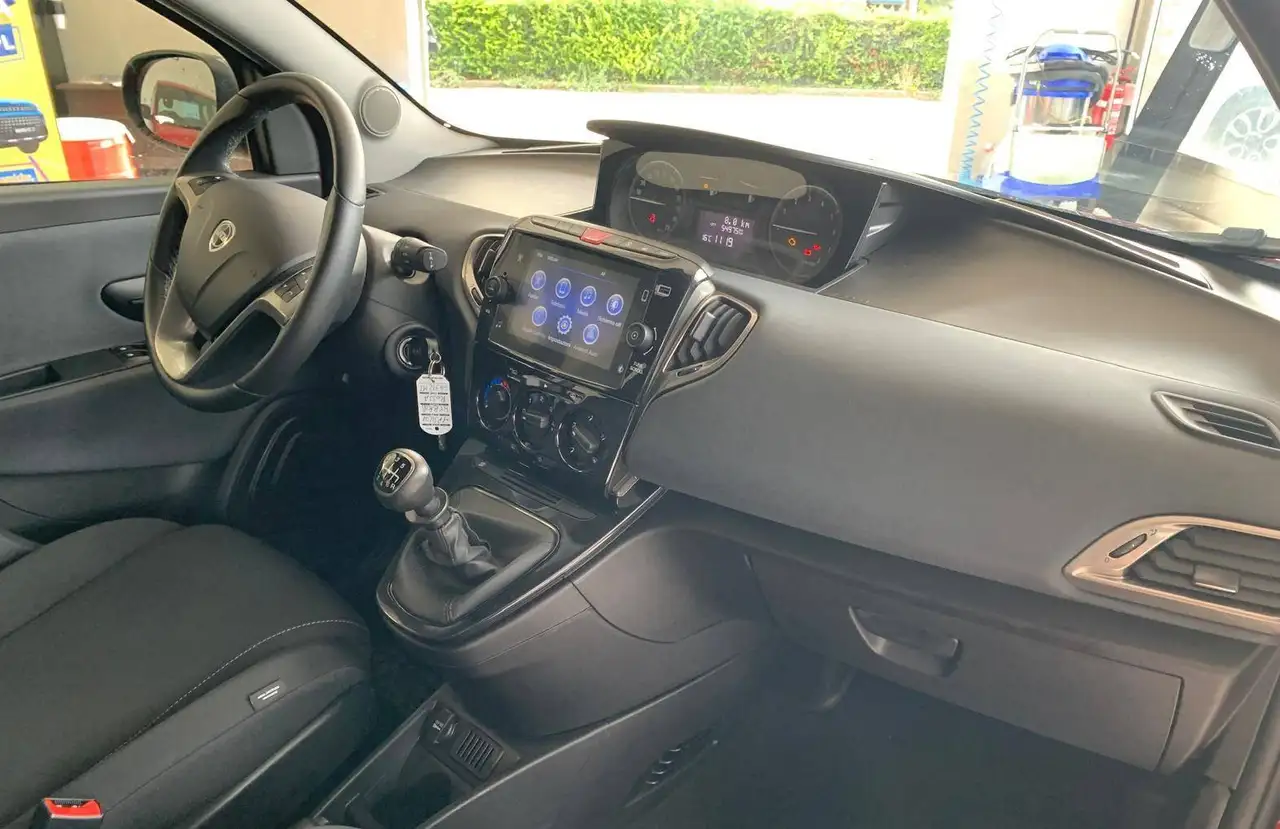 Lancia Ypsilon 2022 — фото 15