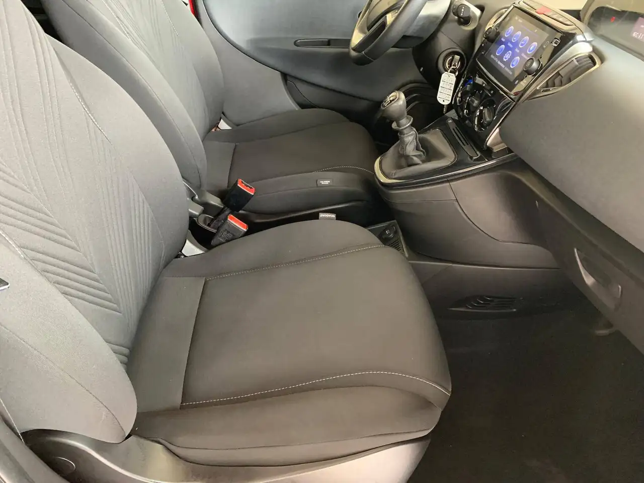 Lancia Ypsilon 2022 — фото 14