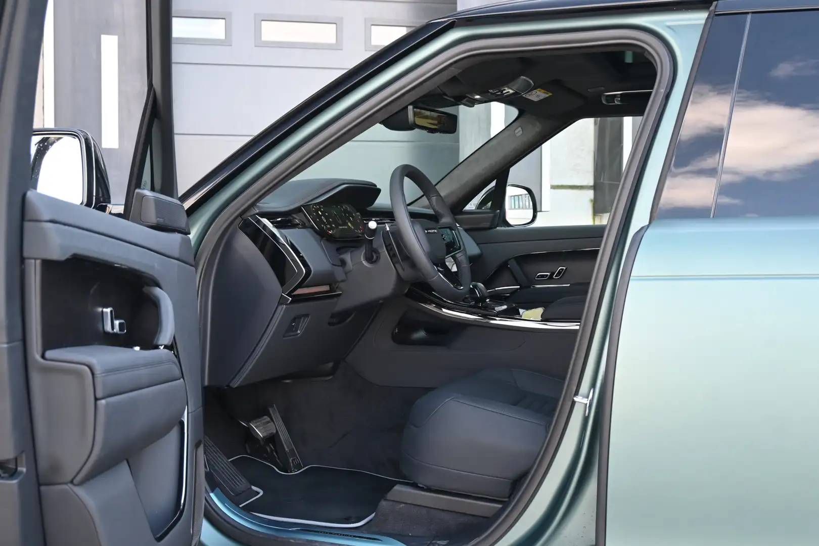 Land Rover Range Rover Sport 4.4 P635 SV GAEA Curation Verde - 2