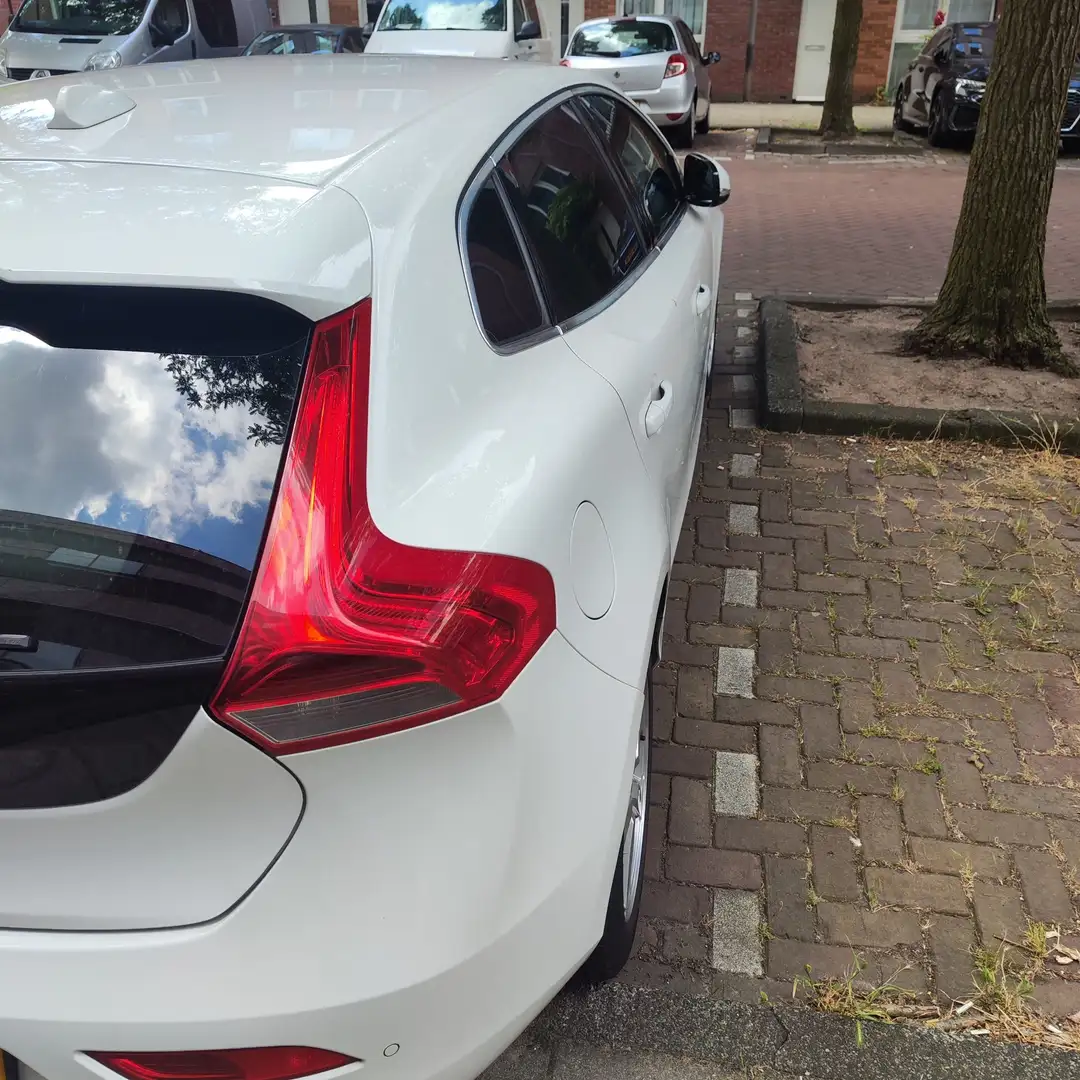 Volvo V40 2.0 D4 Summum Bns Wit - 2