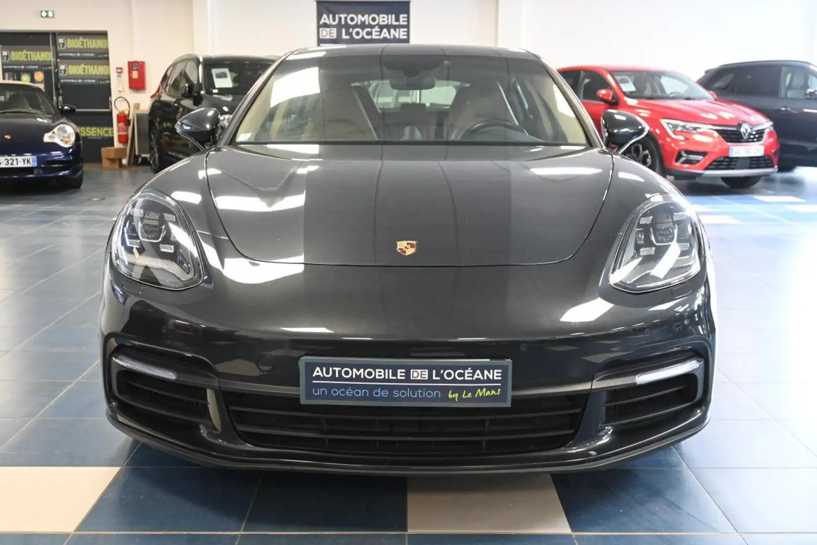 Porsche Panamera 4 V6 3.0 462 PDK Hybrid Gris - 2