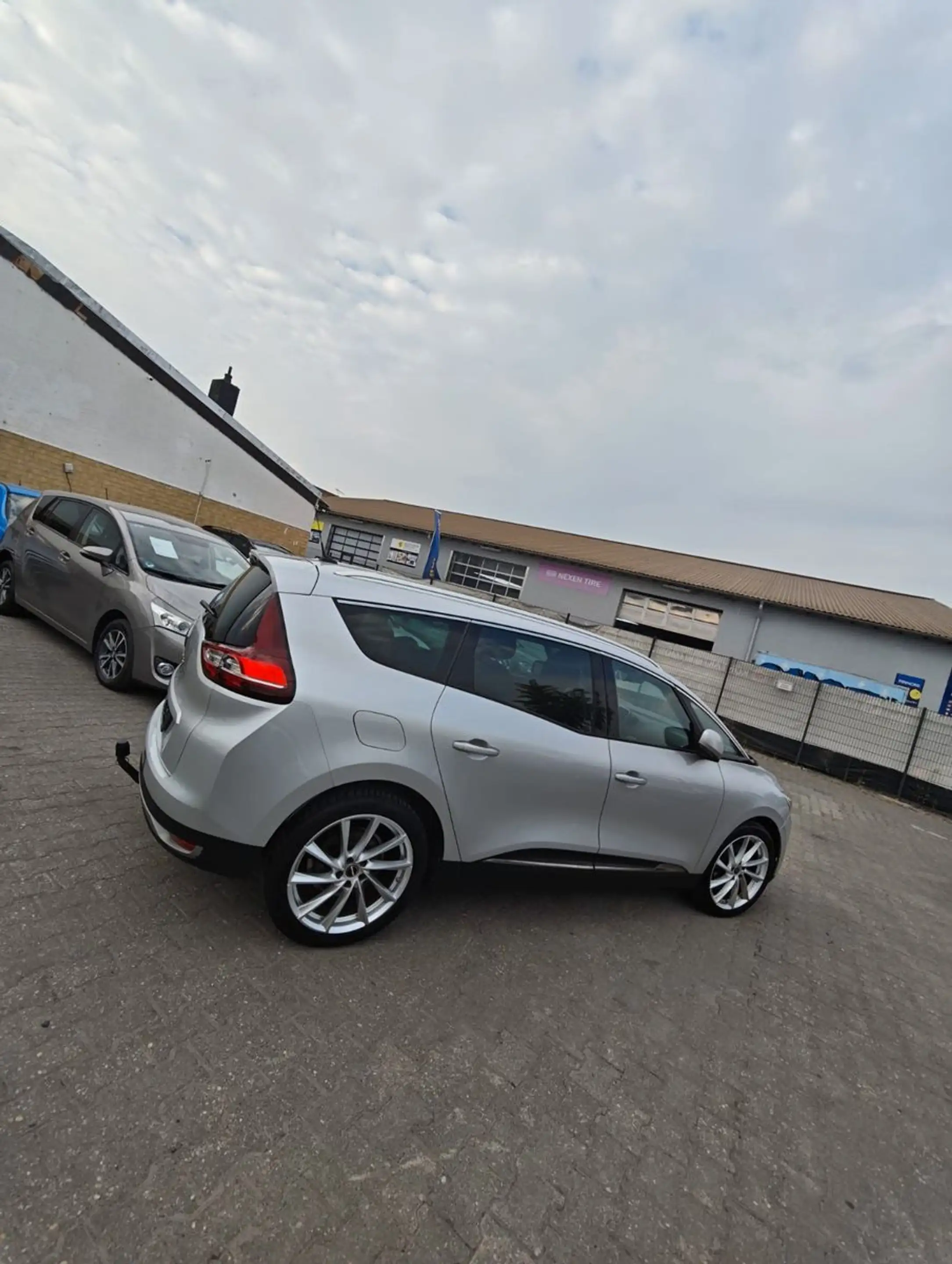 Renault Scenic IV Grand Experience — photo 9