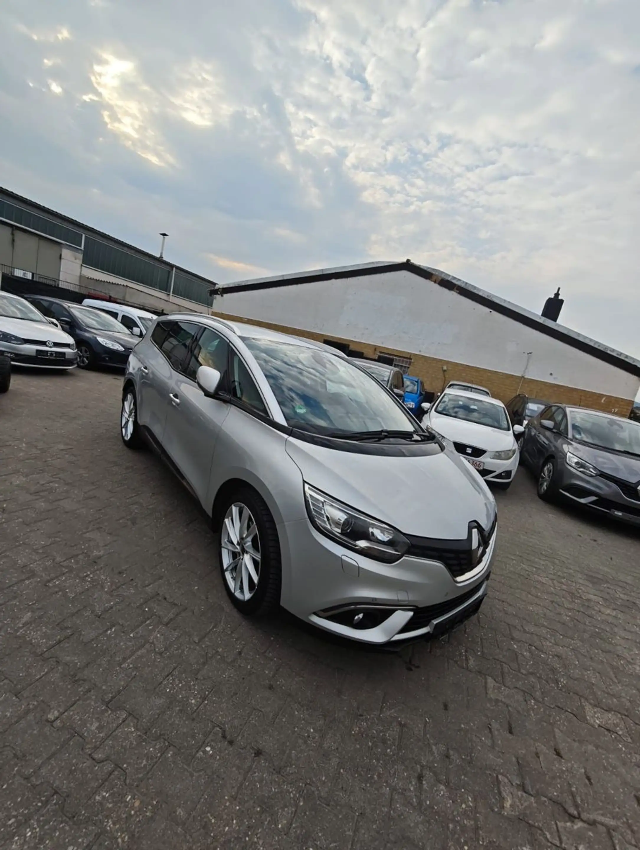 Renault Scenic IV Grand Experience — photo 3