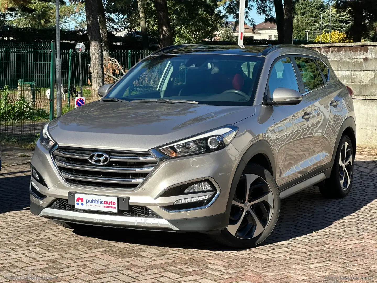 Hyundai TUCSON 1.7 CRDi DCT Comfort Grigio - 1