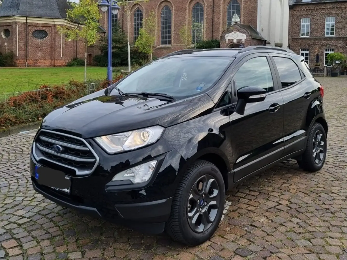 Ford EcoSport 1.0 EcoBoost TREND crna - 1