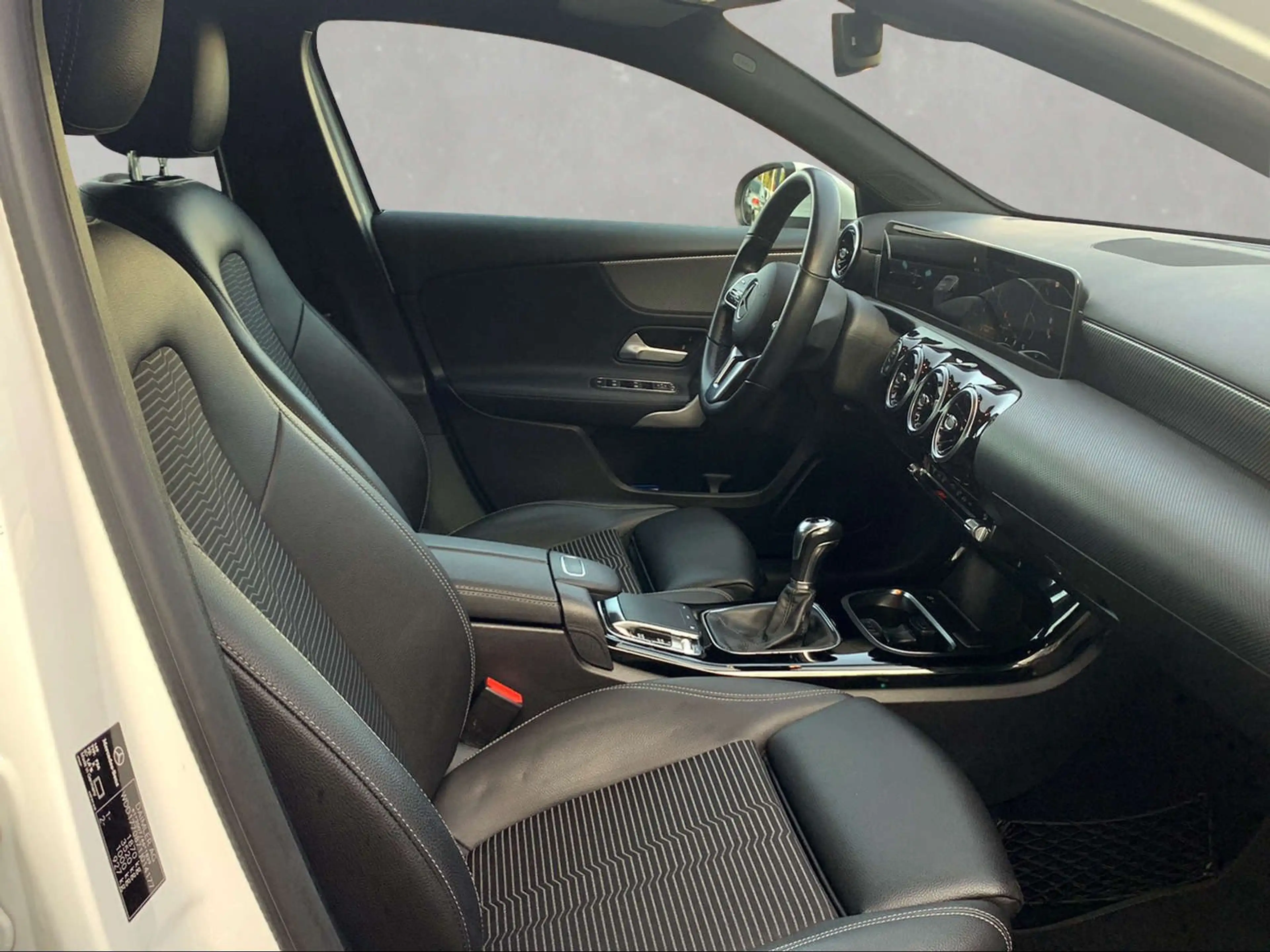 Mercedes-Benz A 200 erst 57.700 KM!! Widescreen 18" AMG MBUX — photo 8