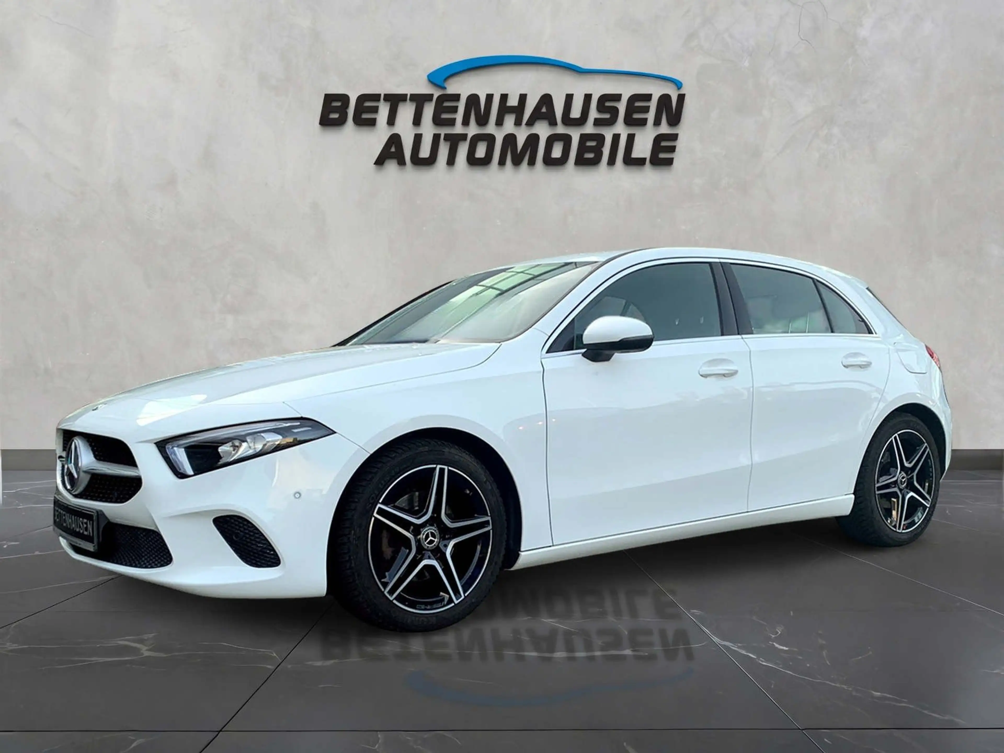 Mercedes-Benz A 200 erst 57.700 KM!! Widescreen 18" AMG MBUX