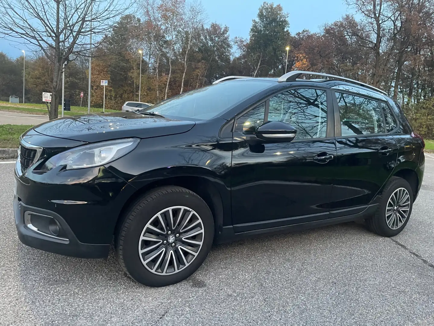 Peugeot 2008 PureTech 82 Allure*Neopatentati*Solo 61000km* Zwart - 2