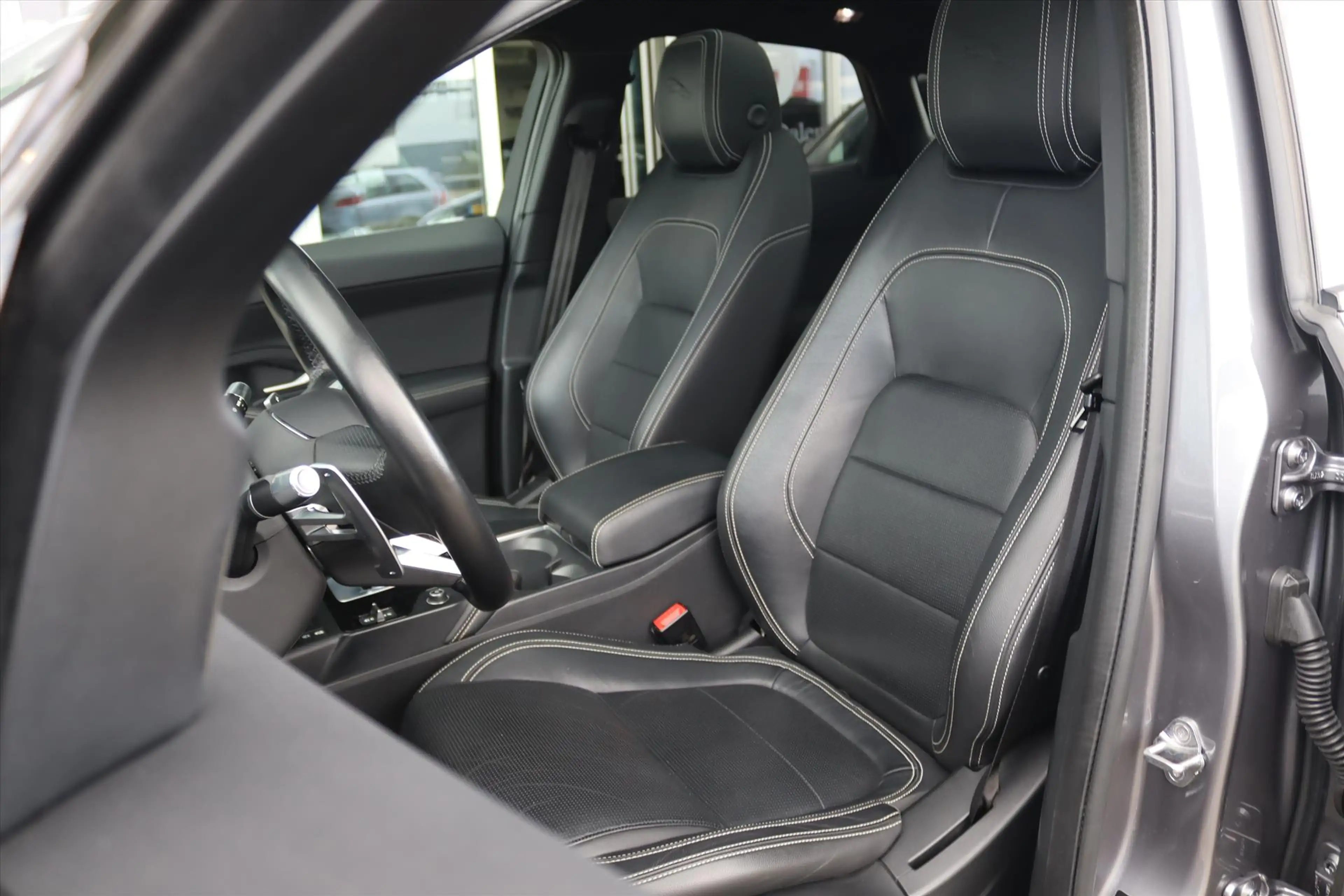 Jaguar E-Pace 1.5 P300e 309PK AWD R-DYNAMIC SE Panodak | HiFi | — photo 16
