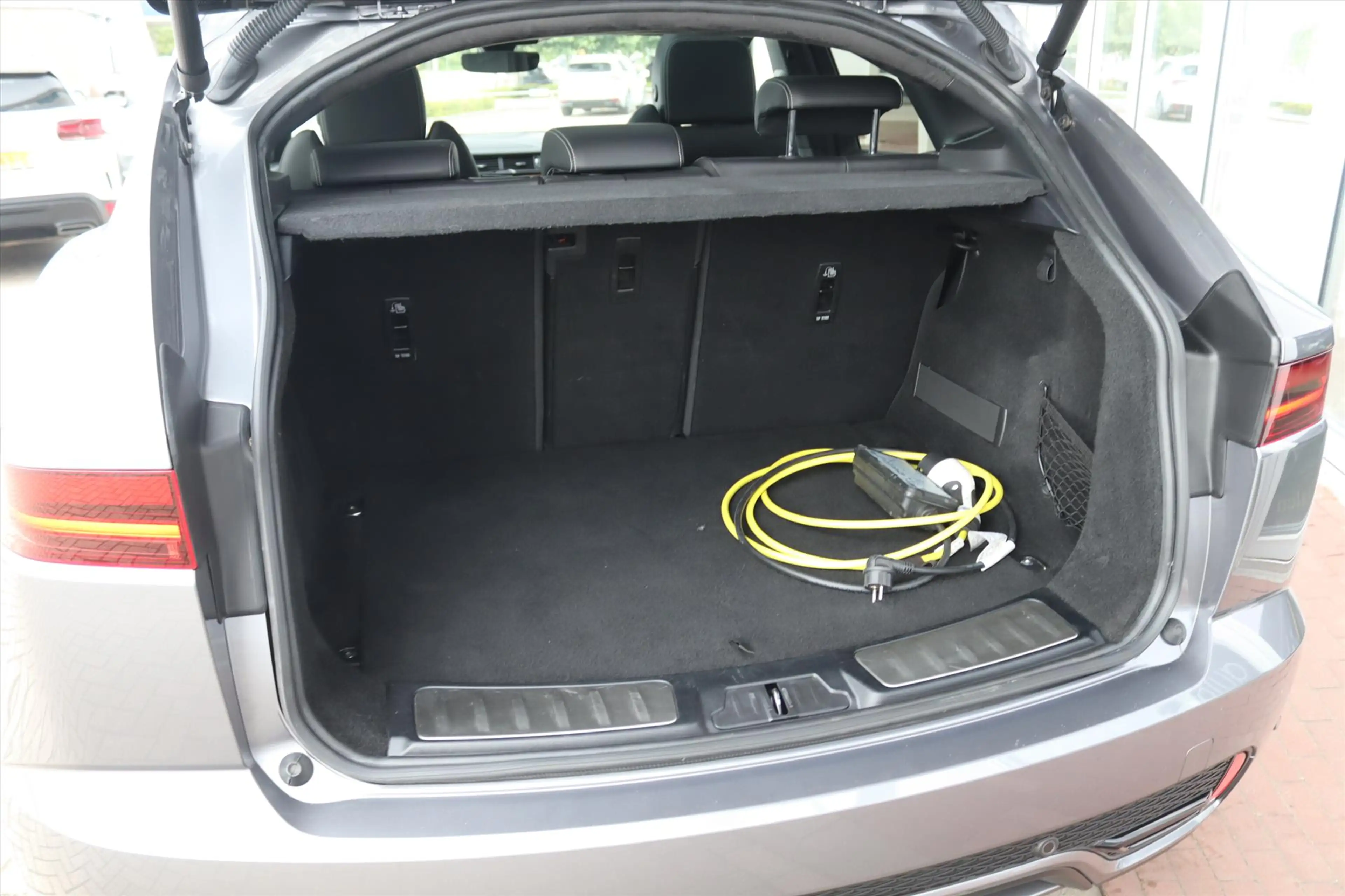 Jaguar E-Pace 1.5 P300e 309PK AWD R-DYNAMIC SE Panodak | HiFi | — photo 49