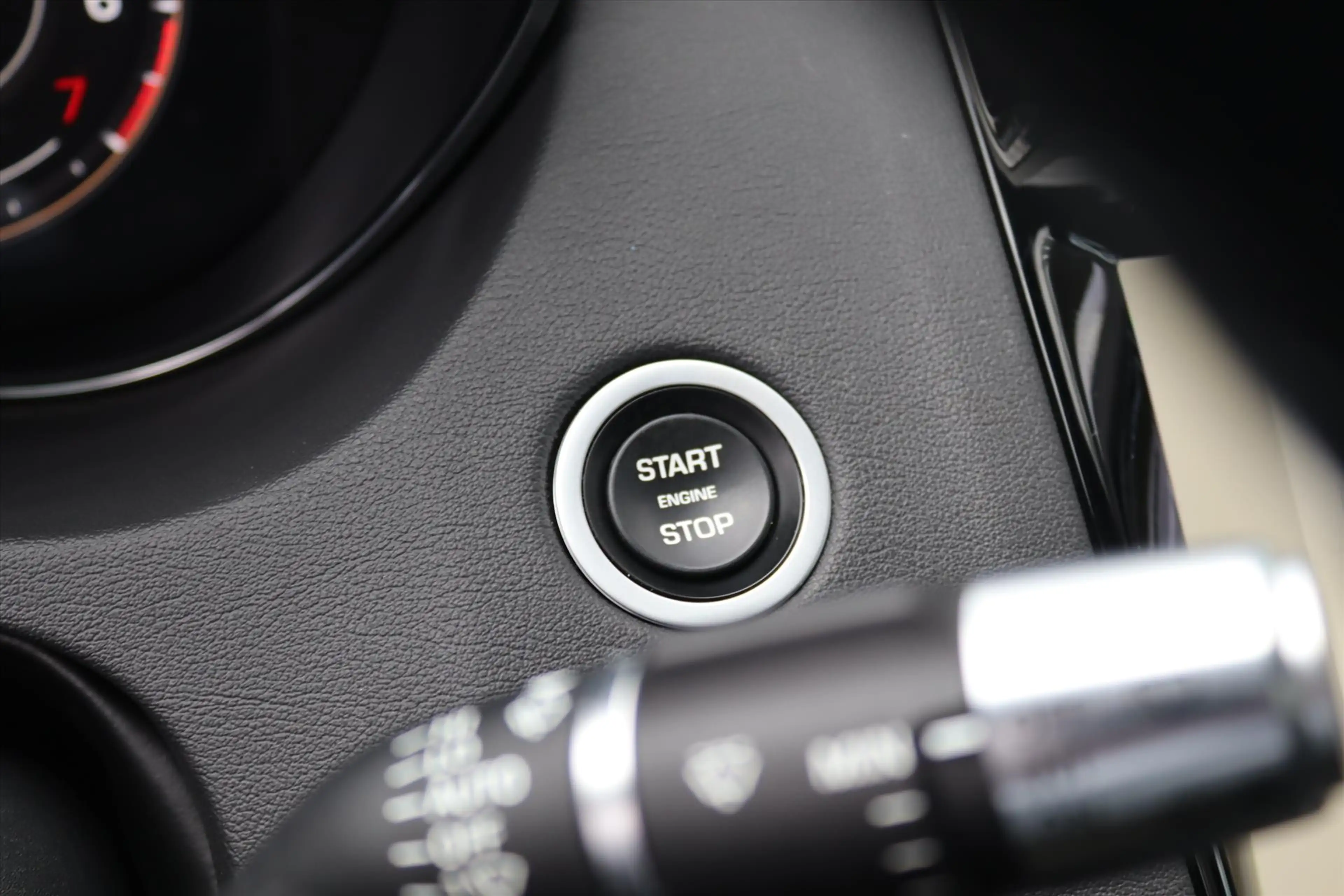 Jaguar E-Pace 1.5 P300e 309PK AWD R-DYNAMIC SE Panodak | HiFi | — photo 37