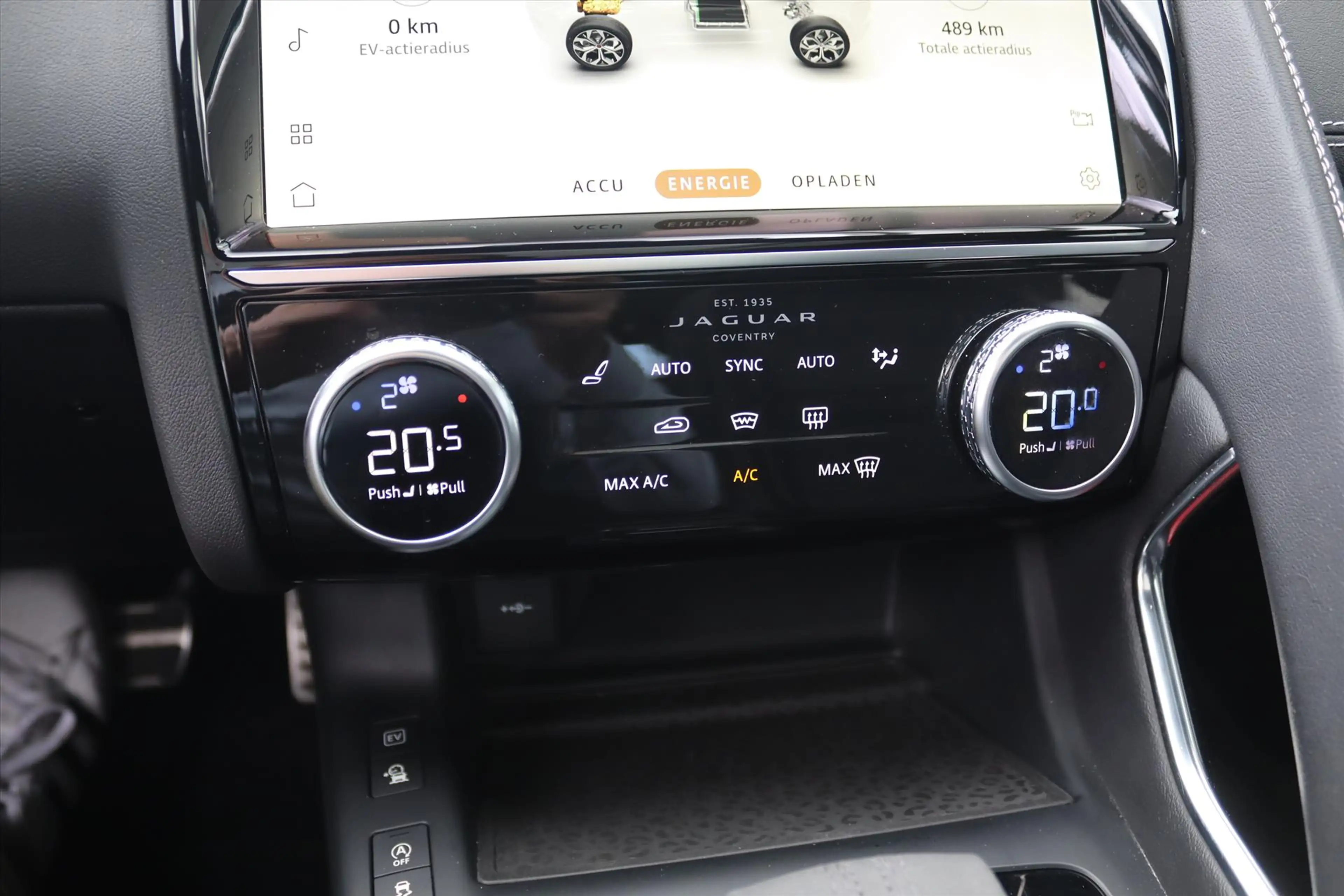 Jaguar E-Pace 1.5 P300e 309PK AWD R-DYNAMIC SE Panodak | HiFi | — photo 28