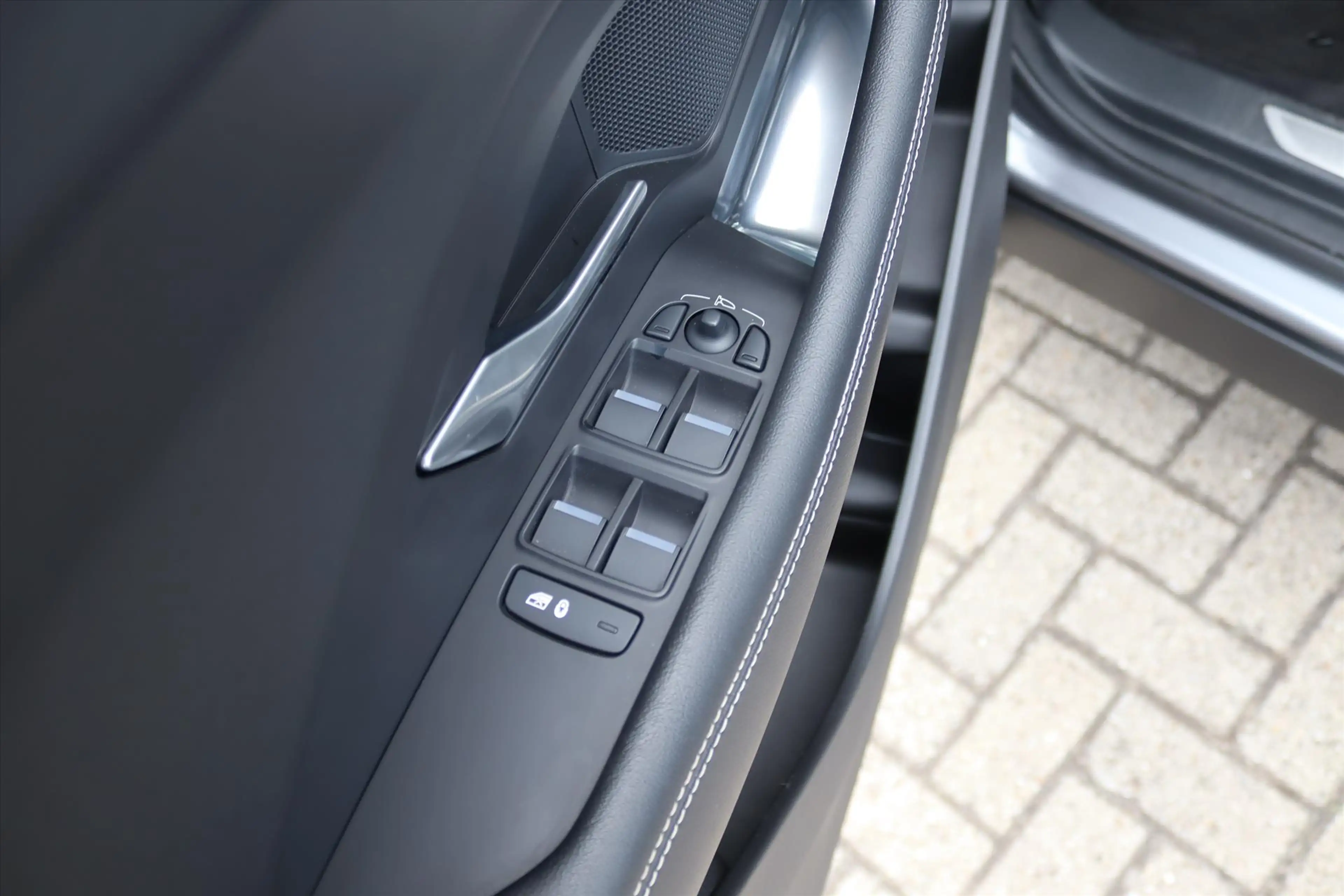 Jaguar E-Pace 1.5 P300e 309PK AWD R-DYNAMIC SE Panodak | HiFi | — photo 41