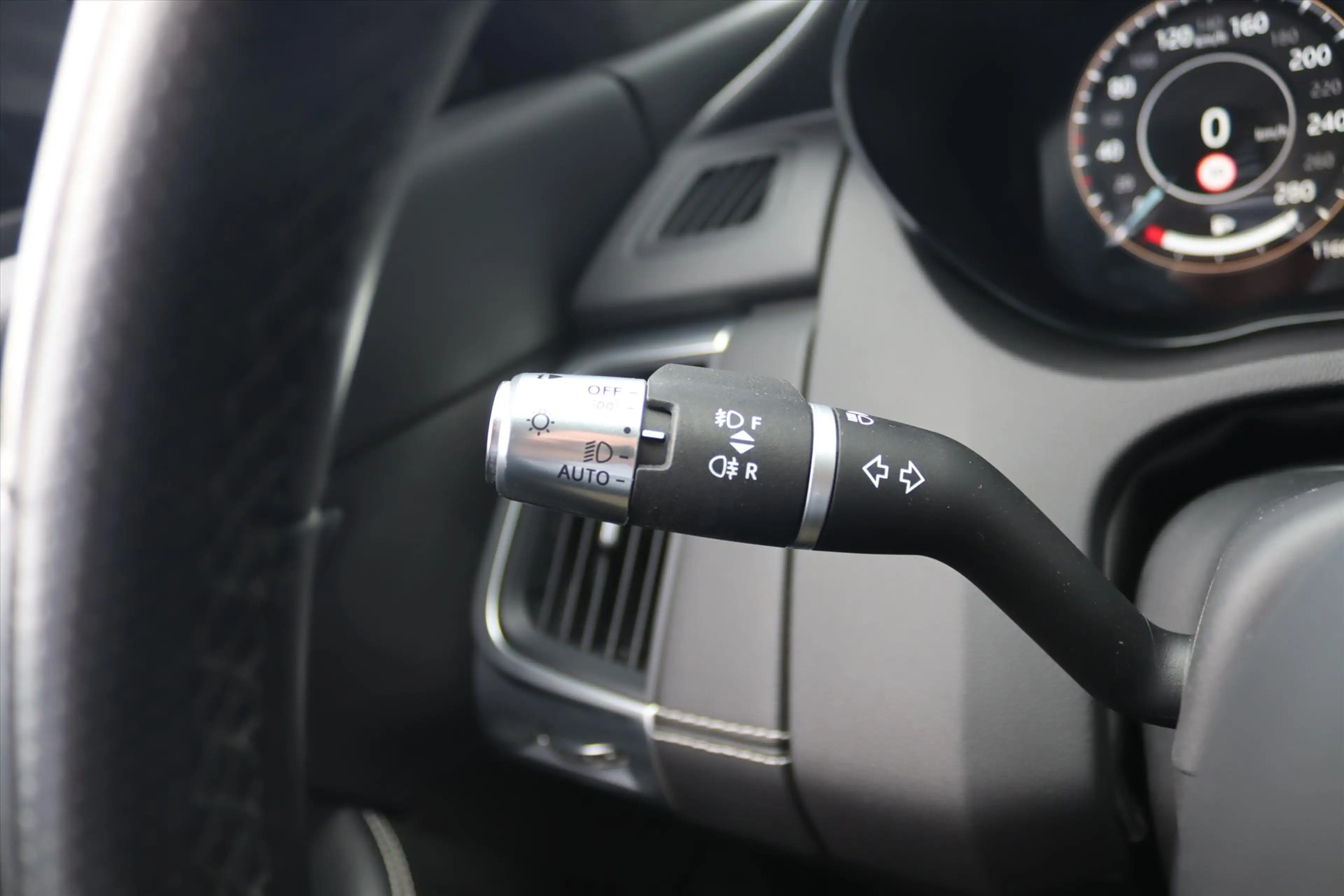 Jaguar E-Pace 1.5 P300e 309PK AWD R-DYNAMIC SE Panodak | HiFi | — photo 35