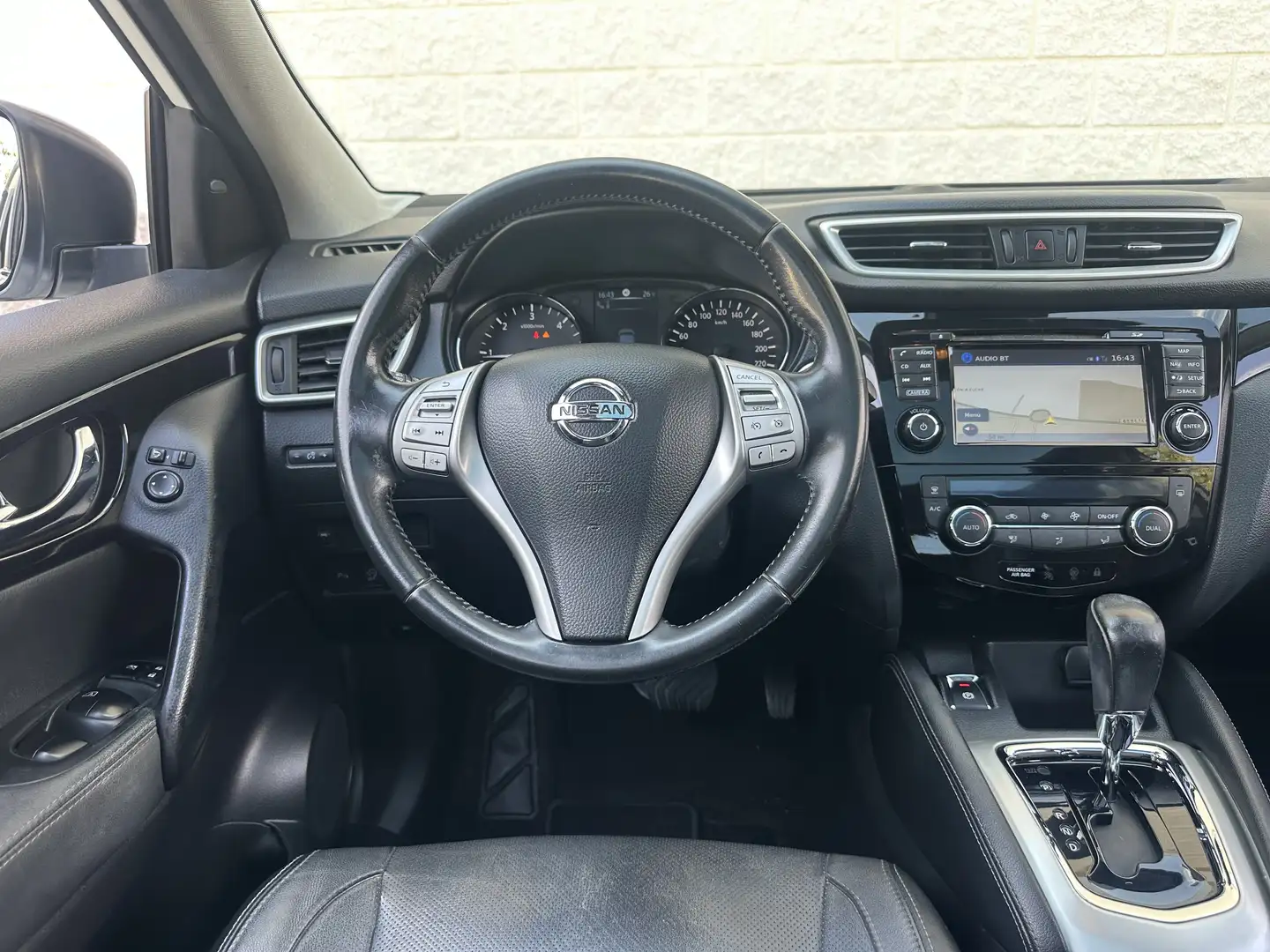Nissan Qashqai 1.6dCi Tekna 4x2 XTronic Wit - 2