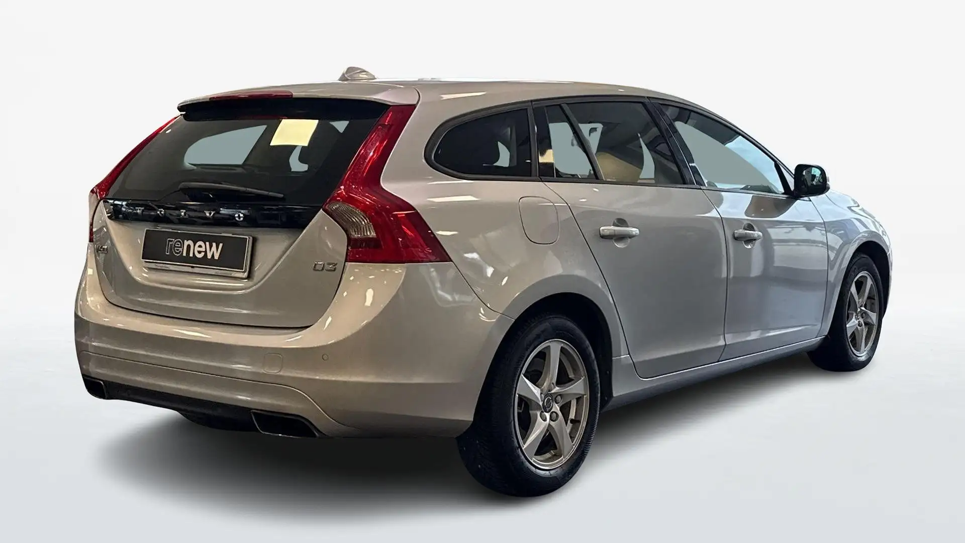 Volvo V60 I 2014 2.0 D3 Momentum Geartronic Grau - 2