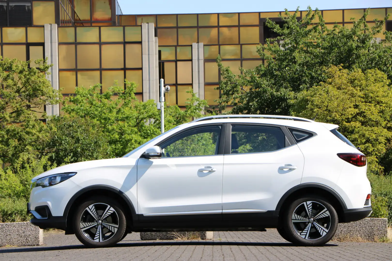 MG ZS EV Luxury 45kWh Weiß - 1