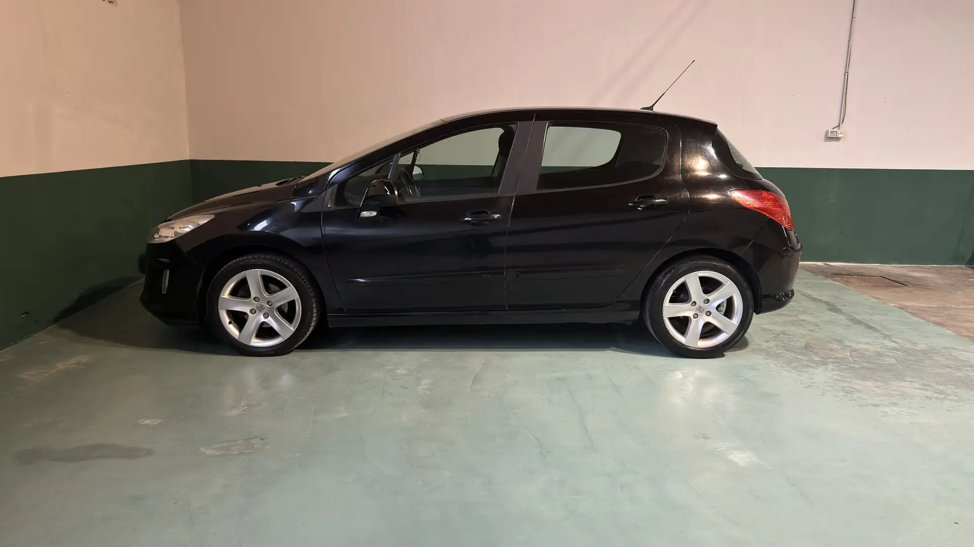 Peugeot 308 I 2007 5p 1.6 hdi 16v Feline 110cv fap Schwarz - 2
