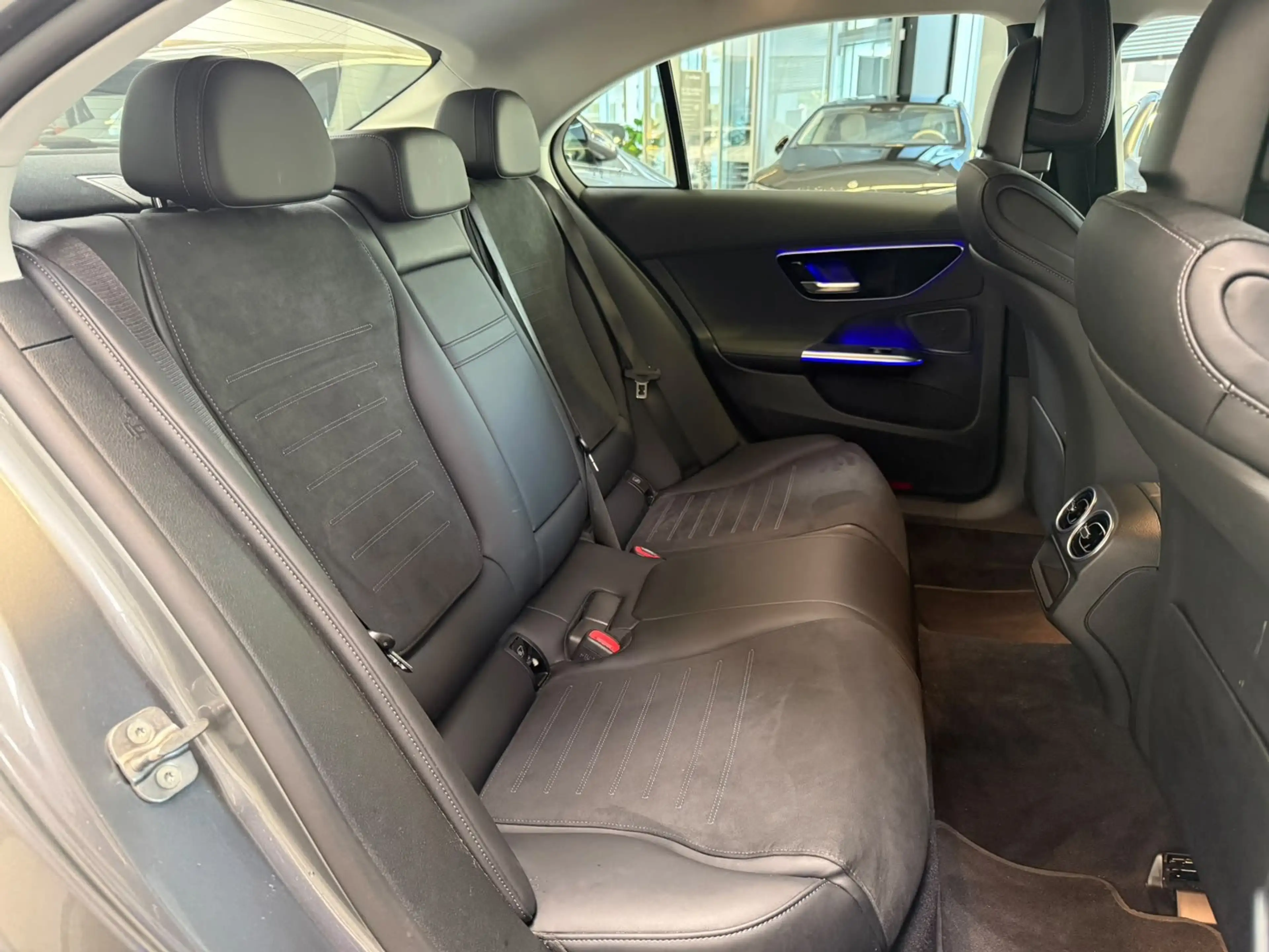 Mercedes-Benz C 220 d AMG MEMORY+KAMERA+LED+TOTW+CARPLAY+DAB — photo 13
