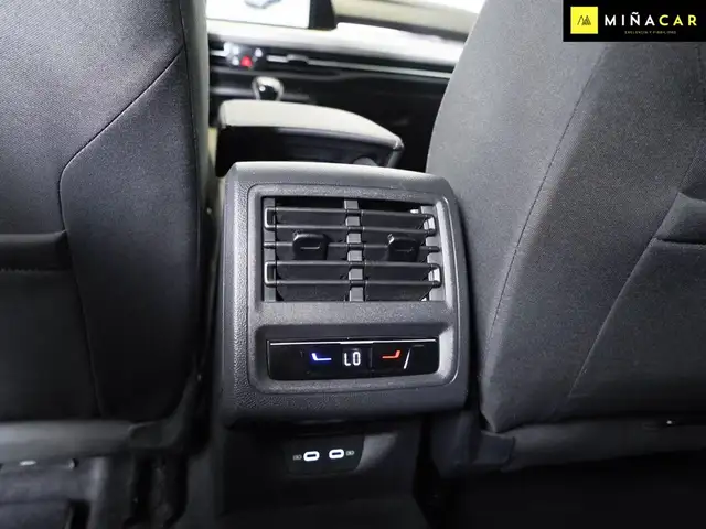 Volkswagen Golf view 20
