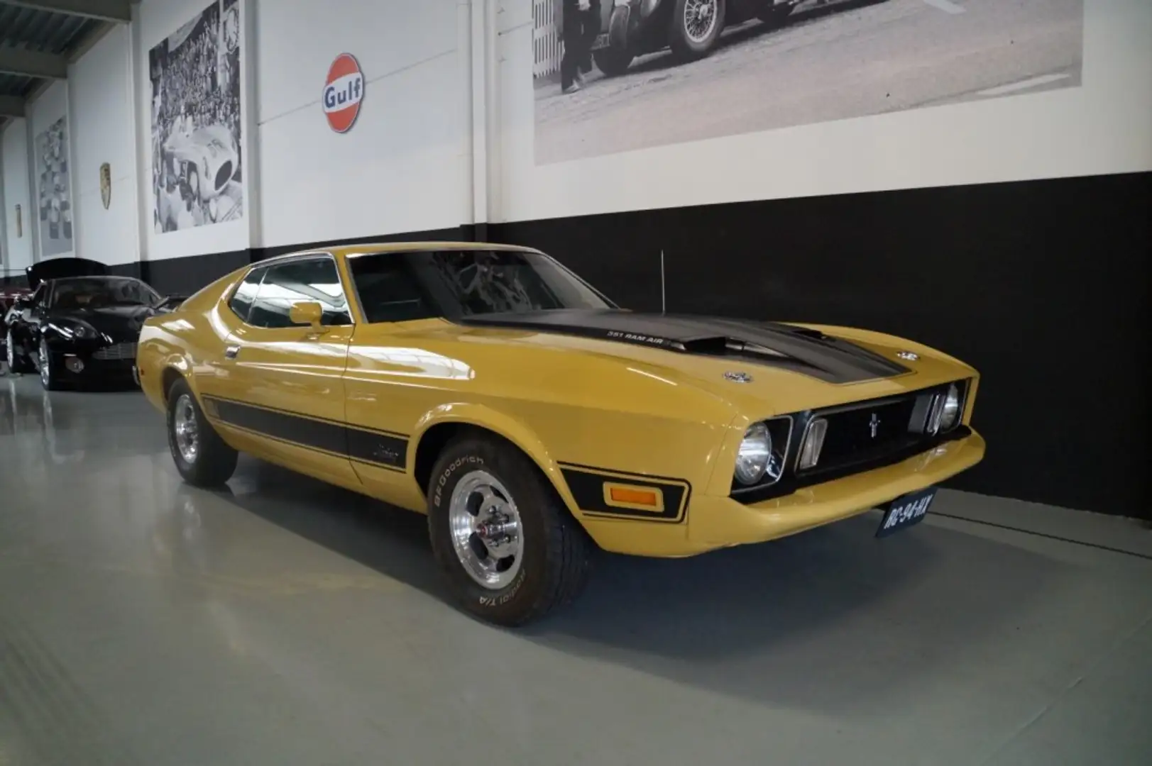 Ford Mustang Mach 1 V8 351 Ram Air Concourse restoration (1973) Yellow - 2