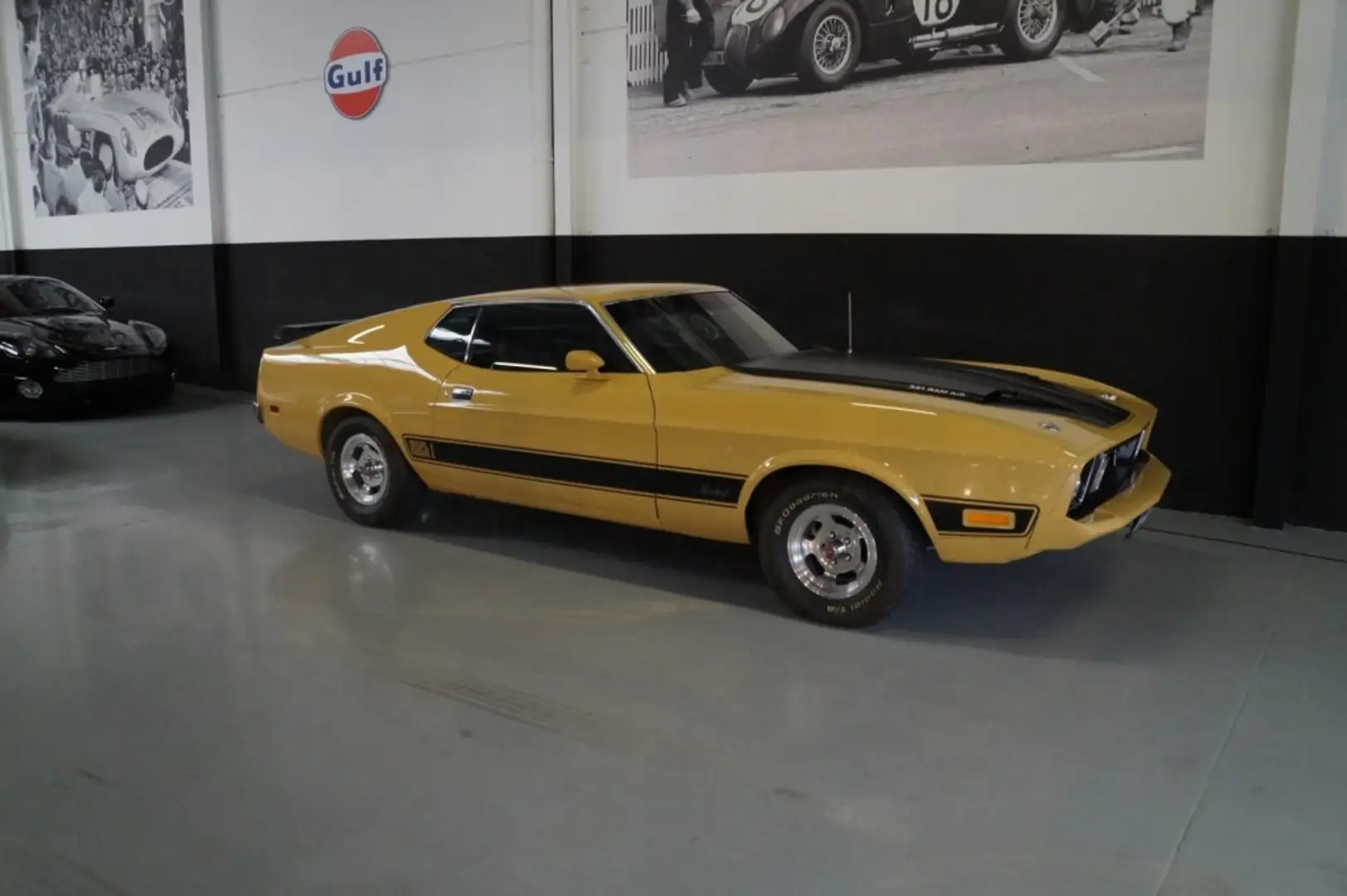Ford Mustang Mach 1 V8 351 Ram Air Concourse restoration (1973) Yellow - 1