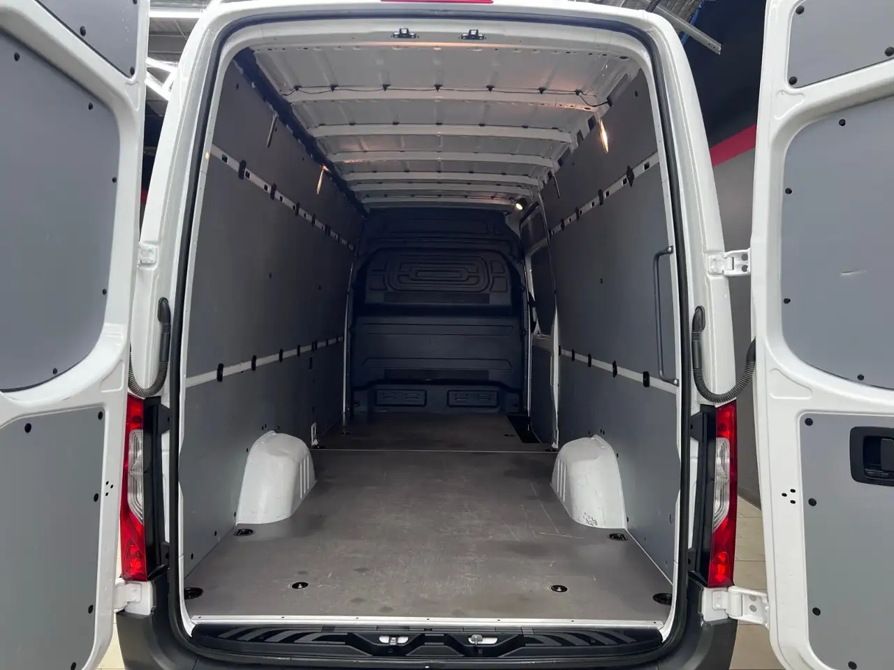 Mercedes-Benz Sprinter снимка Mercedes-Benz Sprinter
