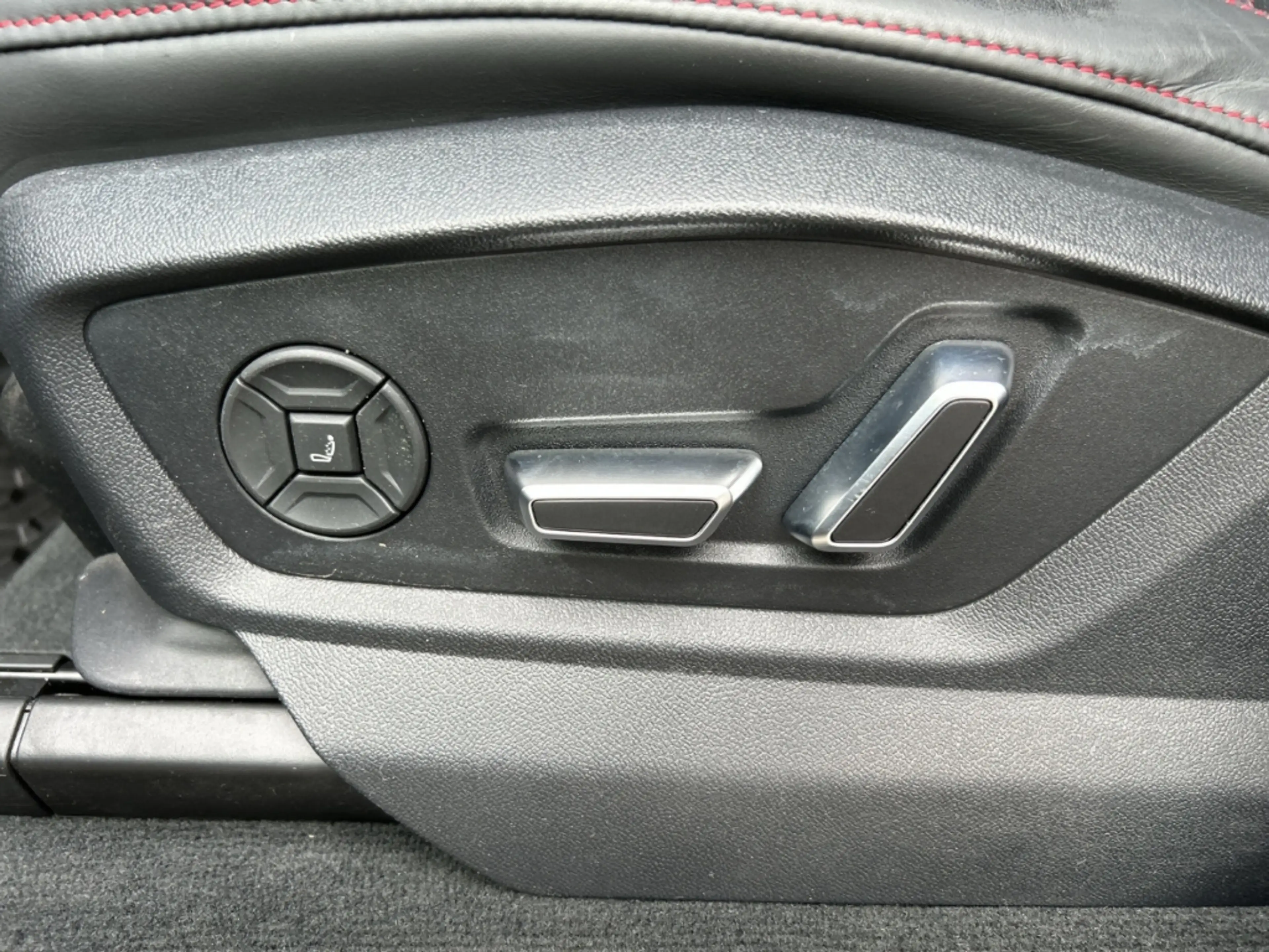 Audi SQ7 4.0 TFSI quattro tiptronic 7-Sitzer Sportpaket Luf — photo 21
