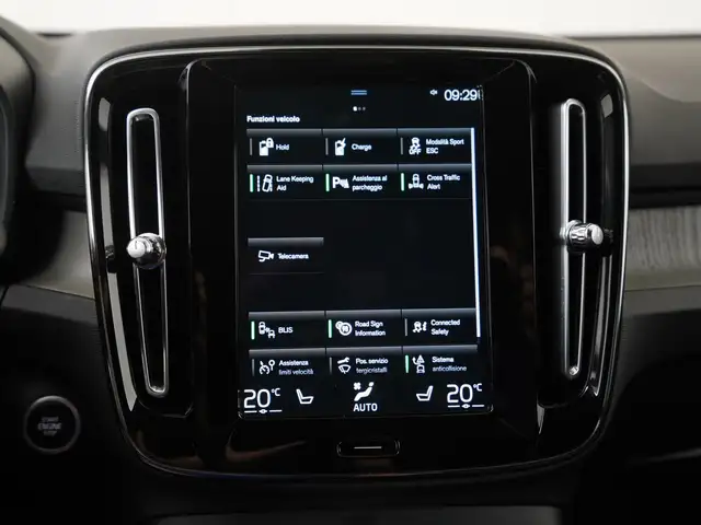 Volvo XC40 view 21
