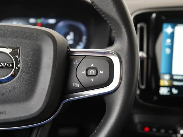 Volvo XC40 view 11