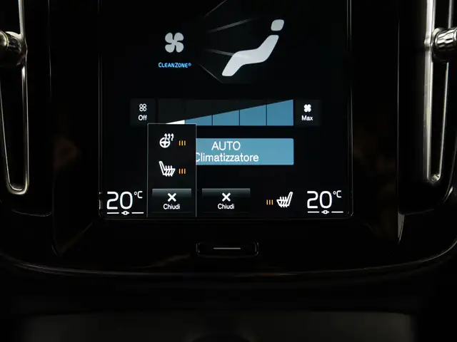 Volvo XC40 view 19