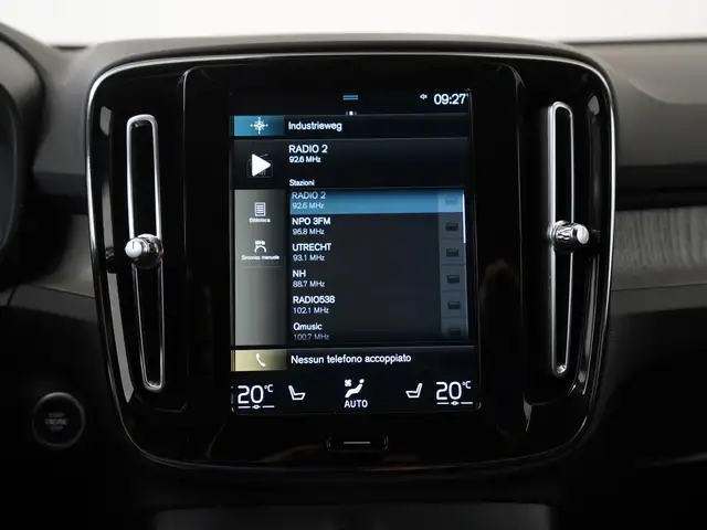 Volvo XC40 view 16