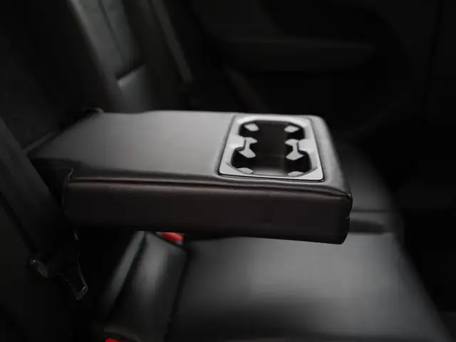 Volvo XC40 view 30