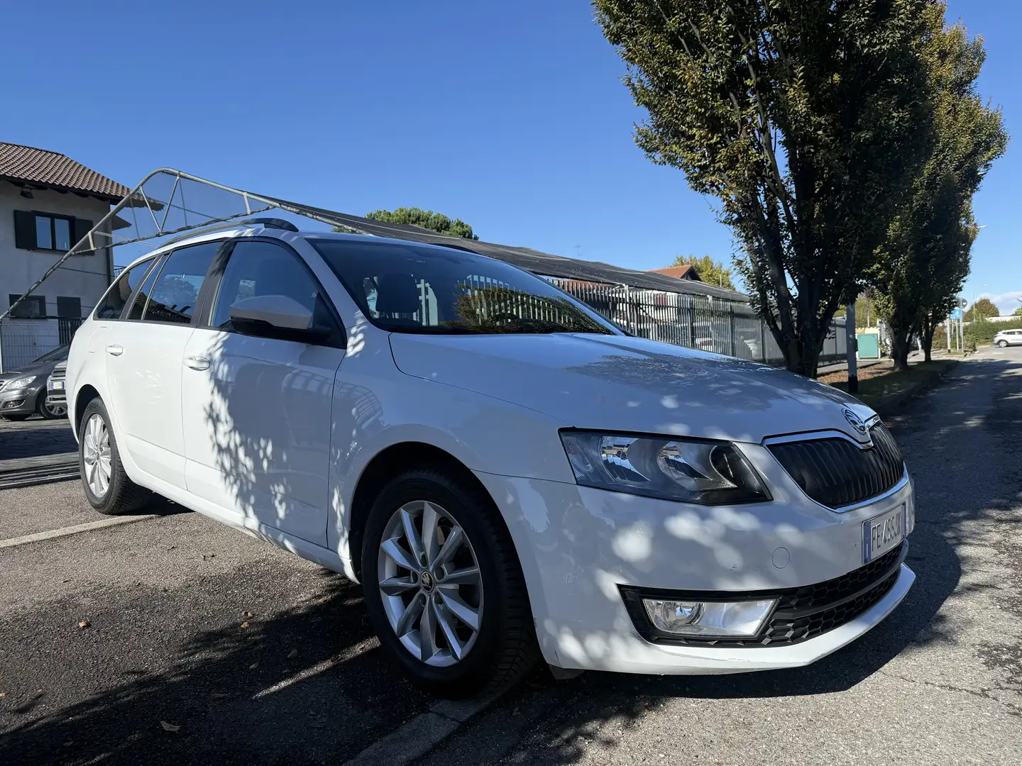 Skoda Octavia 1.6 tdi cr Executive 110cv dsg Bianco - 1