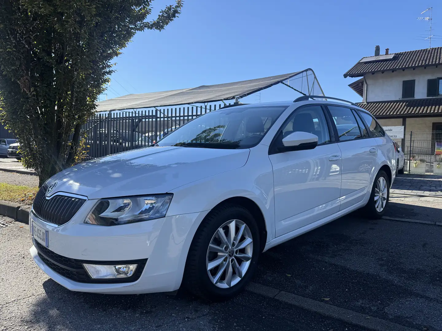 Skoda Octavia 1.6 tdi cr Executive 110cv dsg Bianco - 2