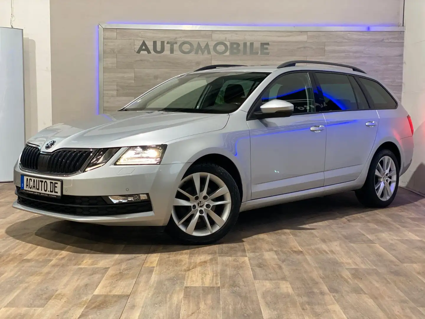 Skoda Octavia Combi Clever 2,0TDI+AHK+LED+KAM+ACC+NAVI Silber - 1
